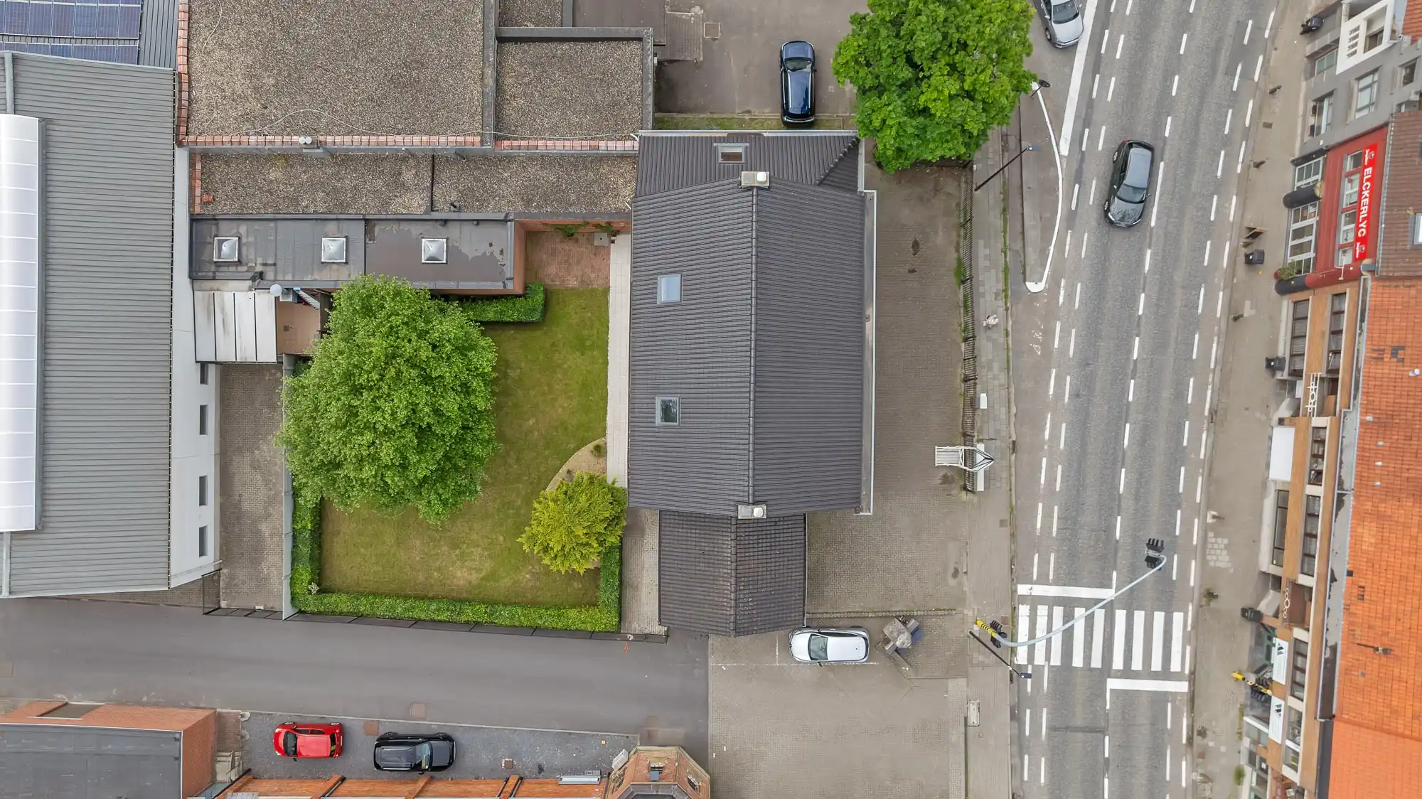 Gerenoveerde pastorijwoning met grote ruimtes in Erembodegem foto 34