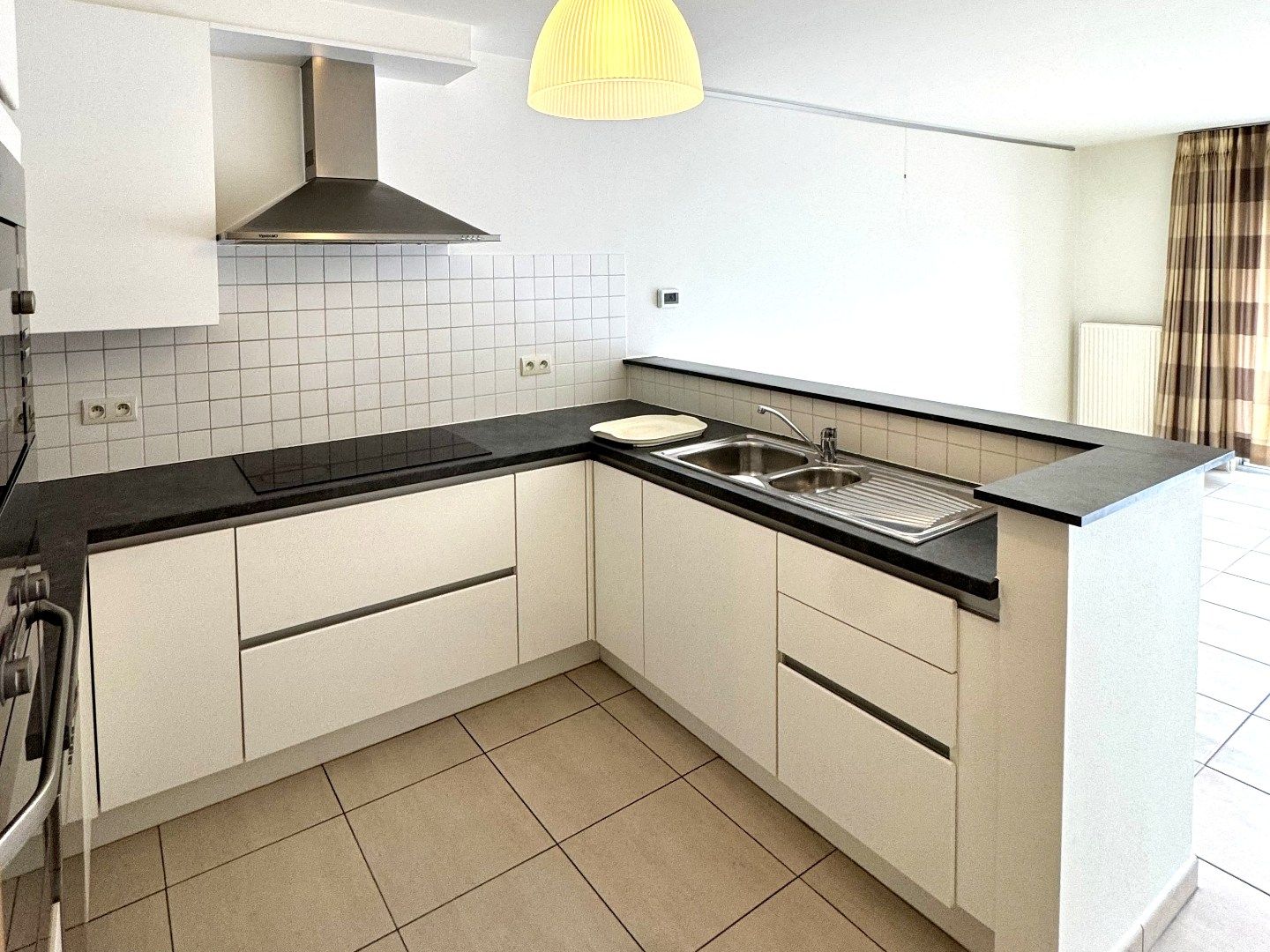 Appartement op centrale ligging te Sint-Andries foto 5