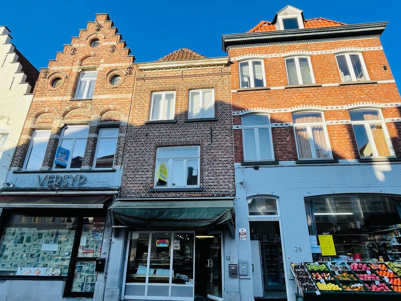 Brugge centrum  Smedenstraat  Ruim handelspand met woonst . Mooie huuropbrengst , verhuurd aan 2.200 euro per maand  6 % NETTO OPBRENGST foto 7