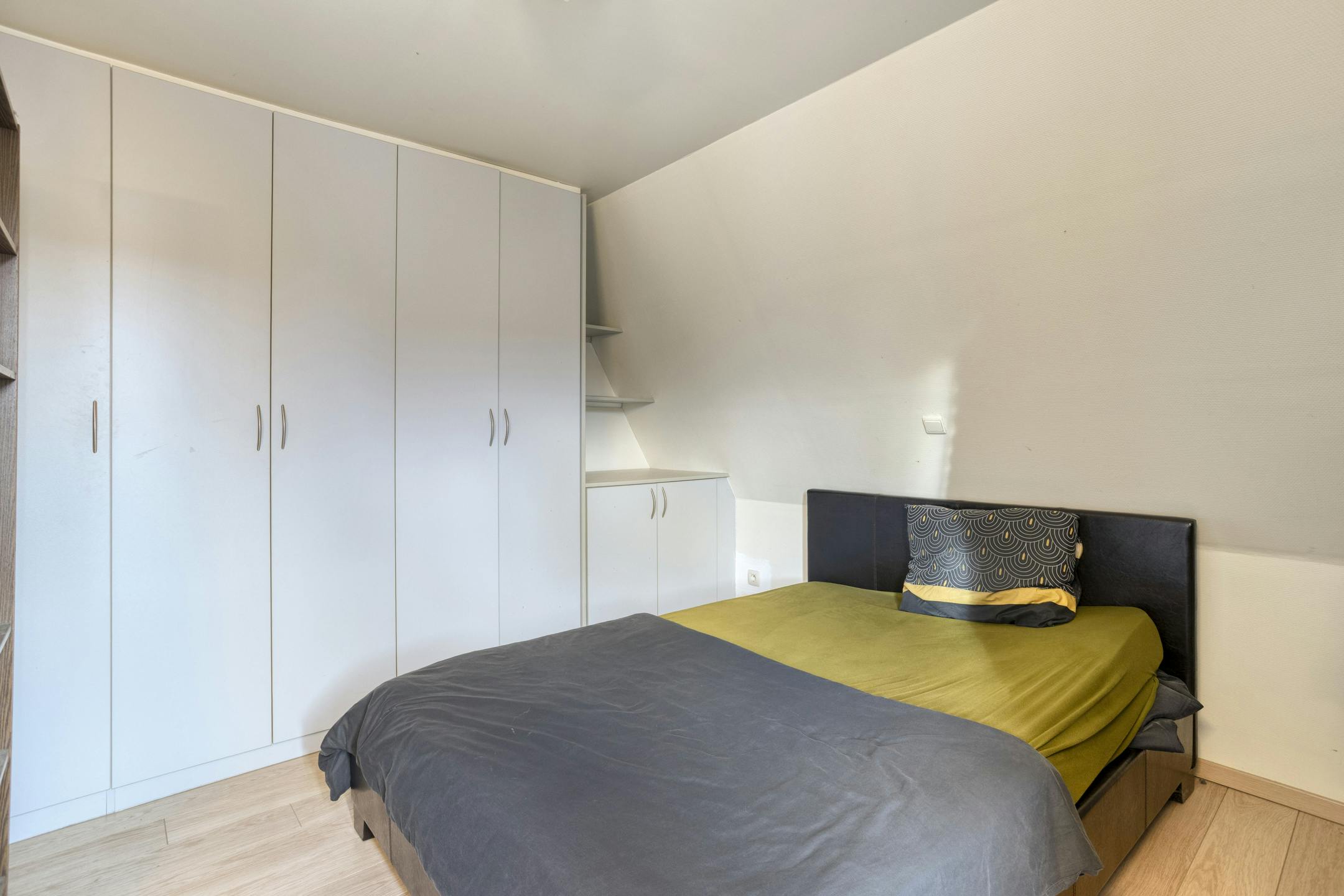 Huis met 4 slaapkamers en stadskoer in centrum Brugge  foto 7