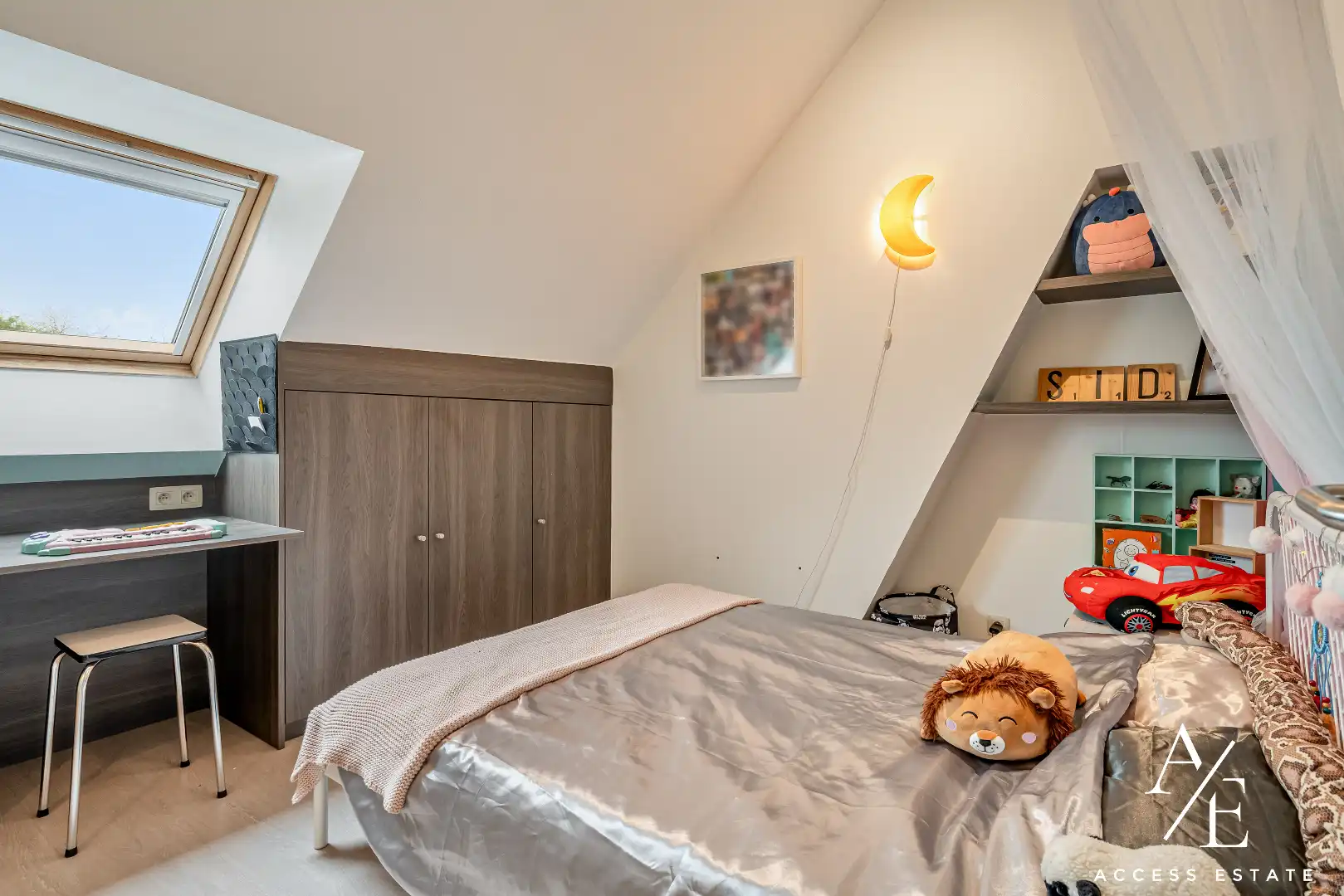 Ruime, gerenoveerde woning met prachtige stadstuin (600m²) en dubbele garage foto 22