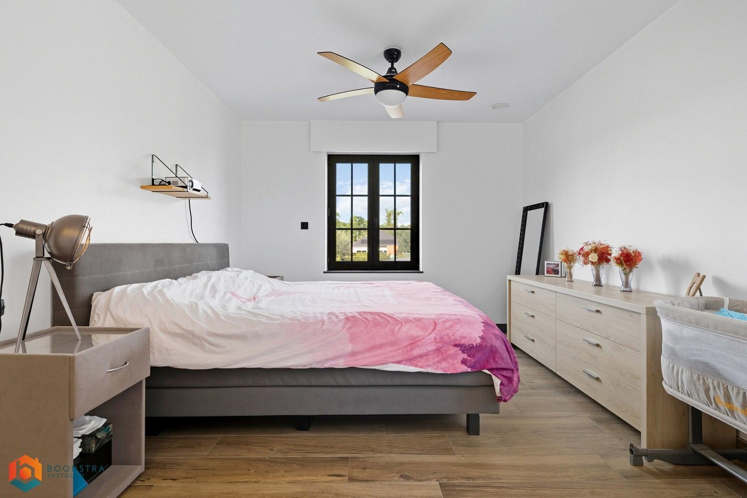 Recente en energiezuinige woning met mooie tuin en zwembad foto 11