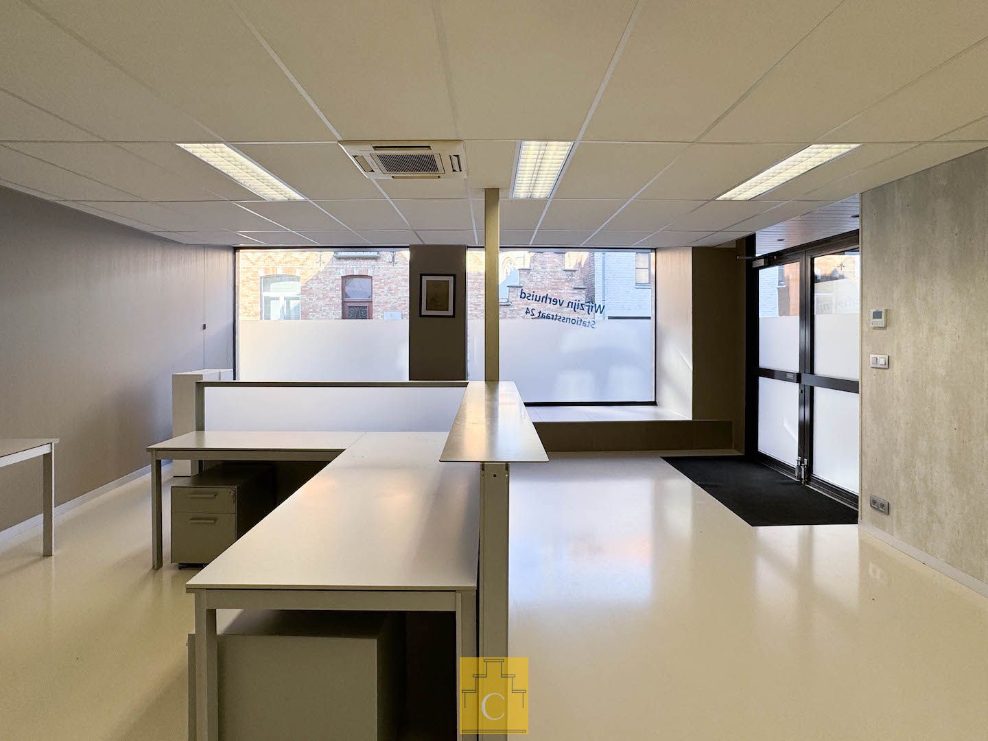 Ruim handelspand met duplexwoonst in het centrum van Loppem foto 2