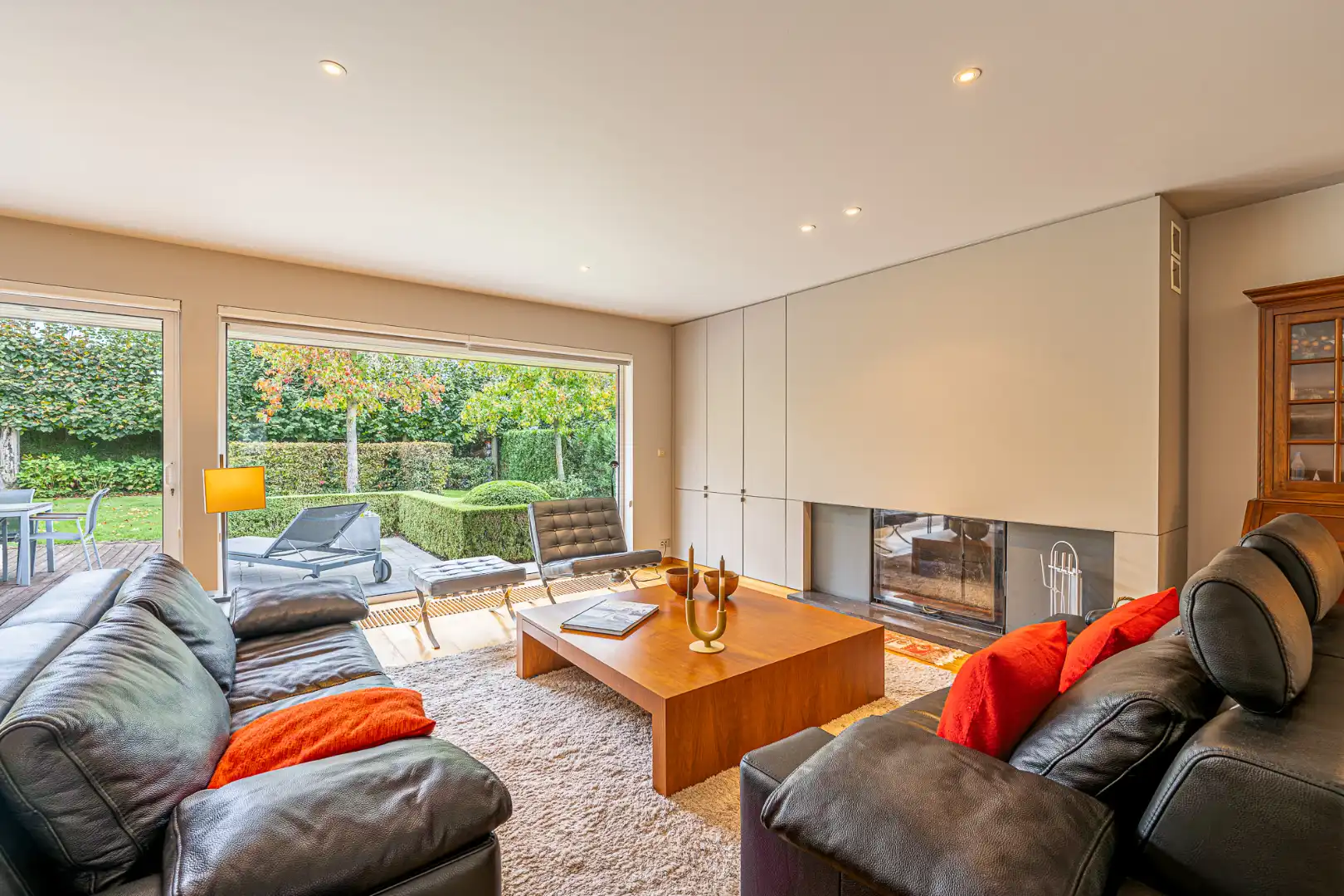 Ruime, instapklare villa met 4 slaapkamers, dubbele garage, burearuimte en aangelegde tuin op ideale ligging in Menen.  foto 4