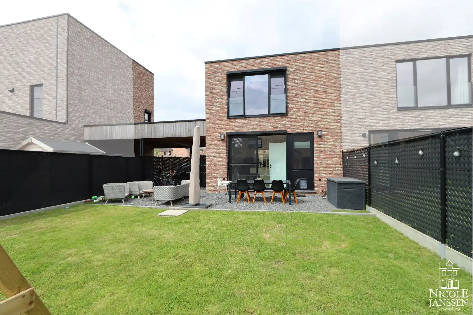 Instapklare nieuwbouwwoning met tuin te koop in Maaseik foto 2