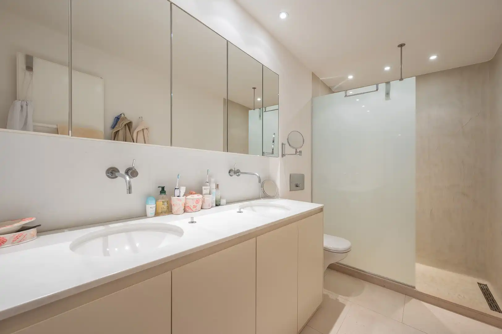 Prachtig appartement met frontaal zeezicht gelegen in hartje het Zoute met 6 meter gevelbreedte. foto 15