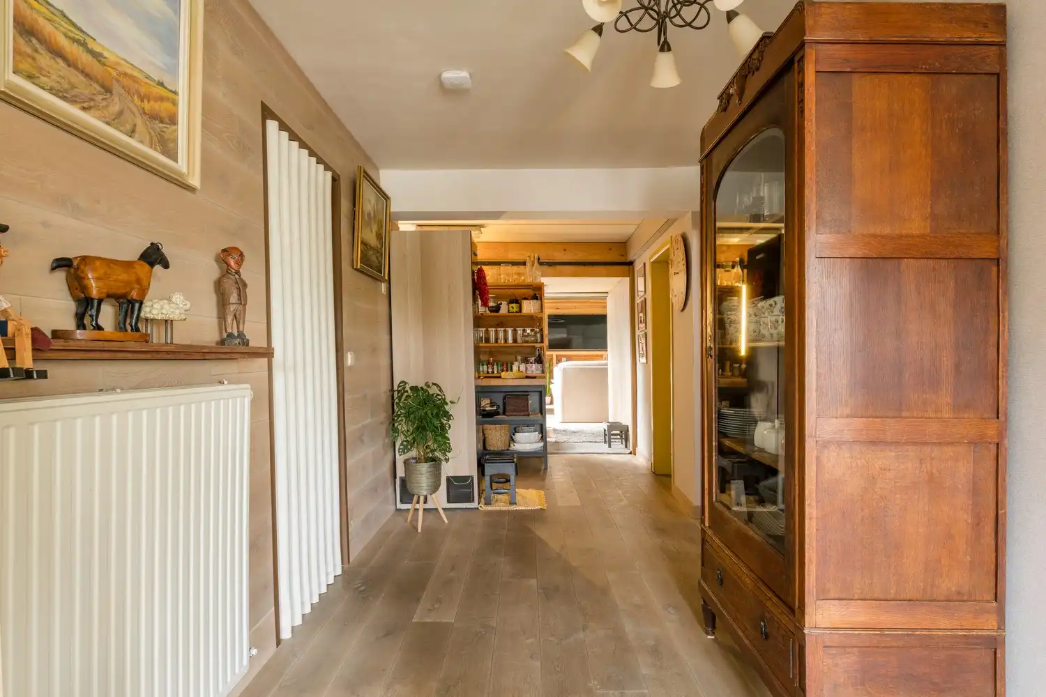 Veelzijdige woning met zorgmogelijkheden, werkruimte en tal van bijgebouwen foto 6