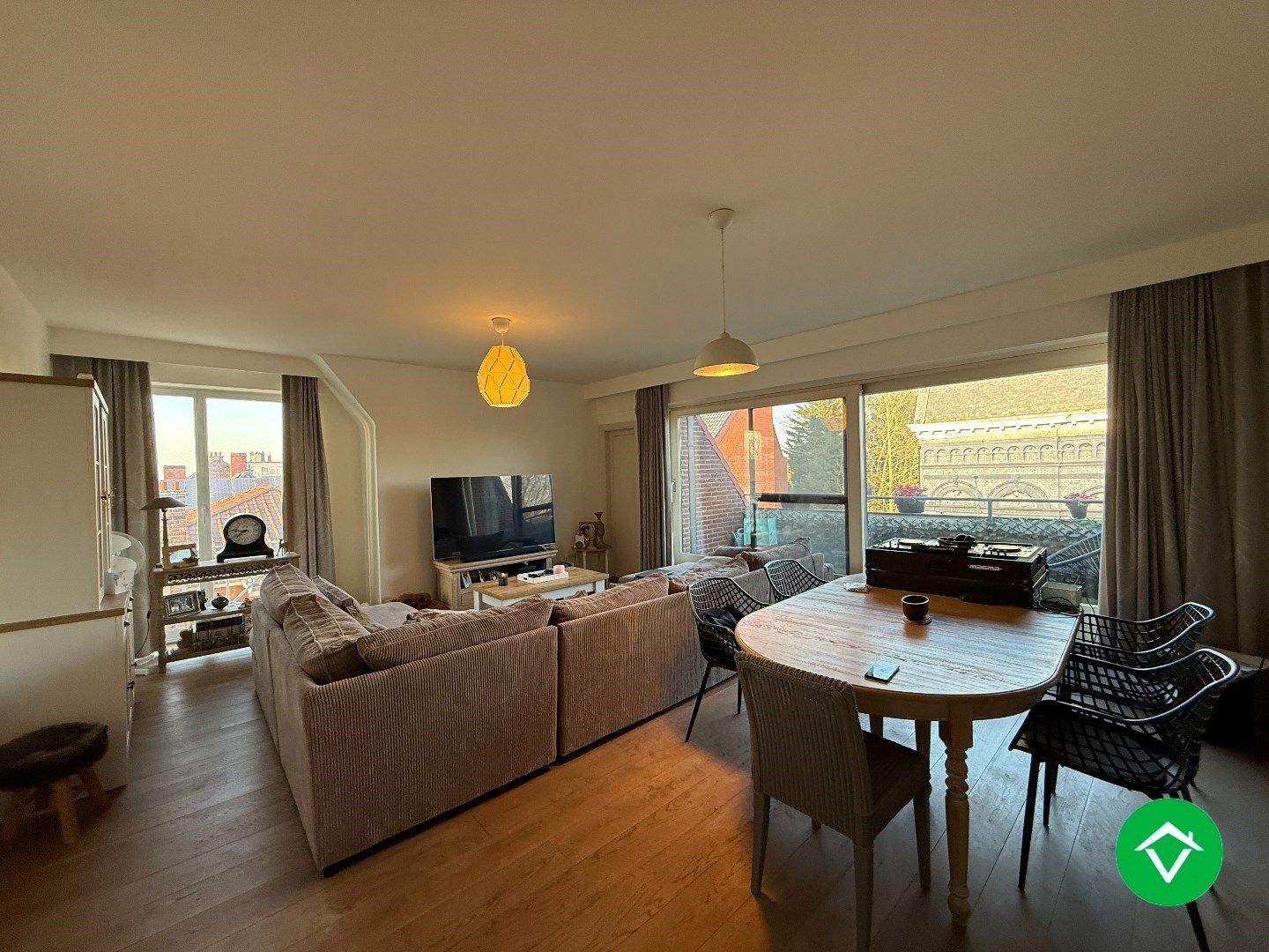 Ruim, gezellig dakappartement met 3 slaapkamers in centrum Roeselare  foto 3