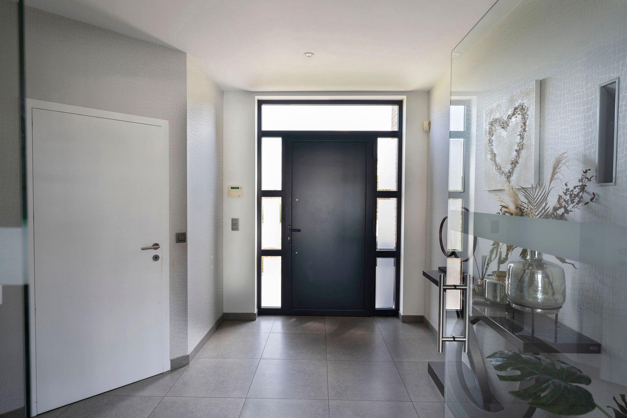 Uniek Bedrijfsgebouw & Luxe Villa In Beveren Te Koop foto 4