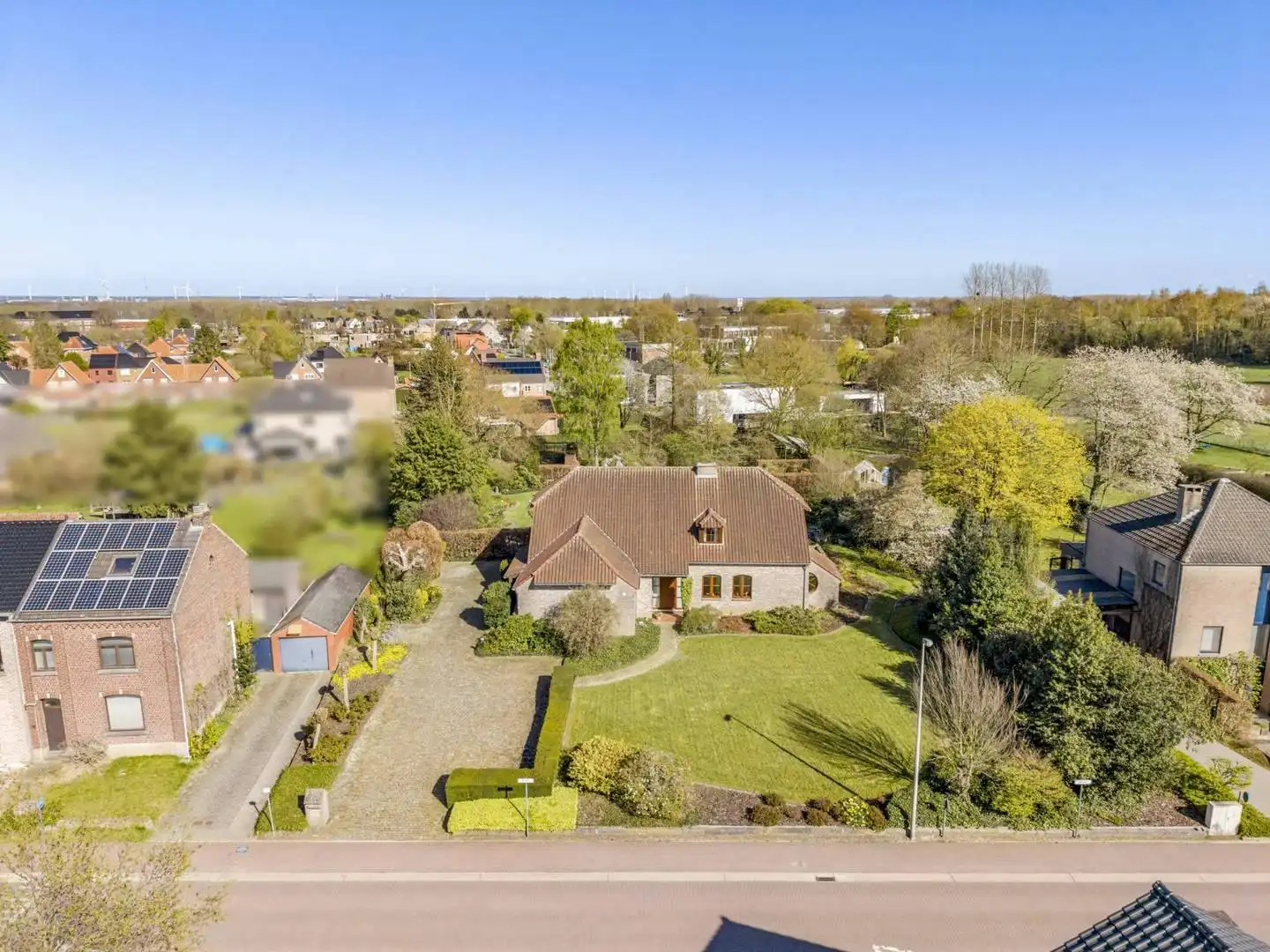Ruime gezinswoning met praktijkruimte, 5 slaapkamers op 36a57ca centrum Diepenbeek foto 2