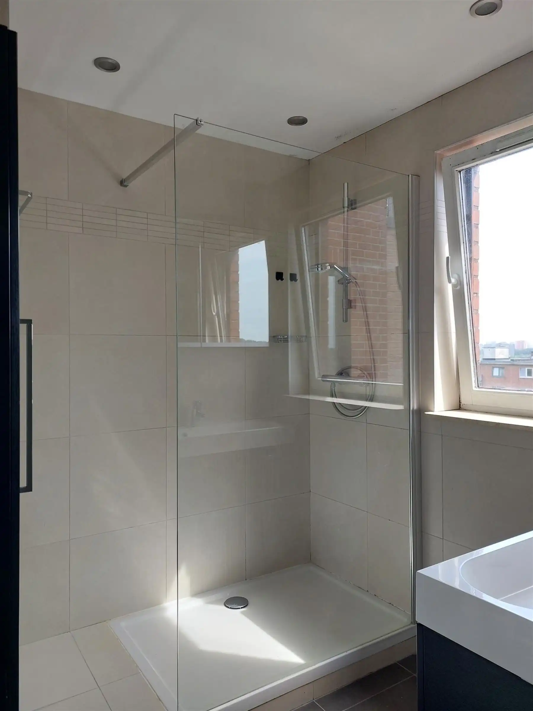 APPARTEMENT INCLUSIEF GARAGE EN 2 SLKMS foto 8