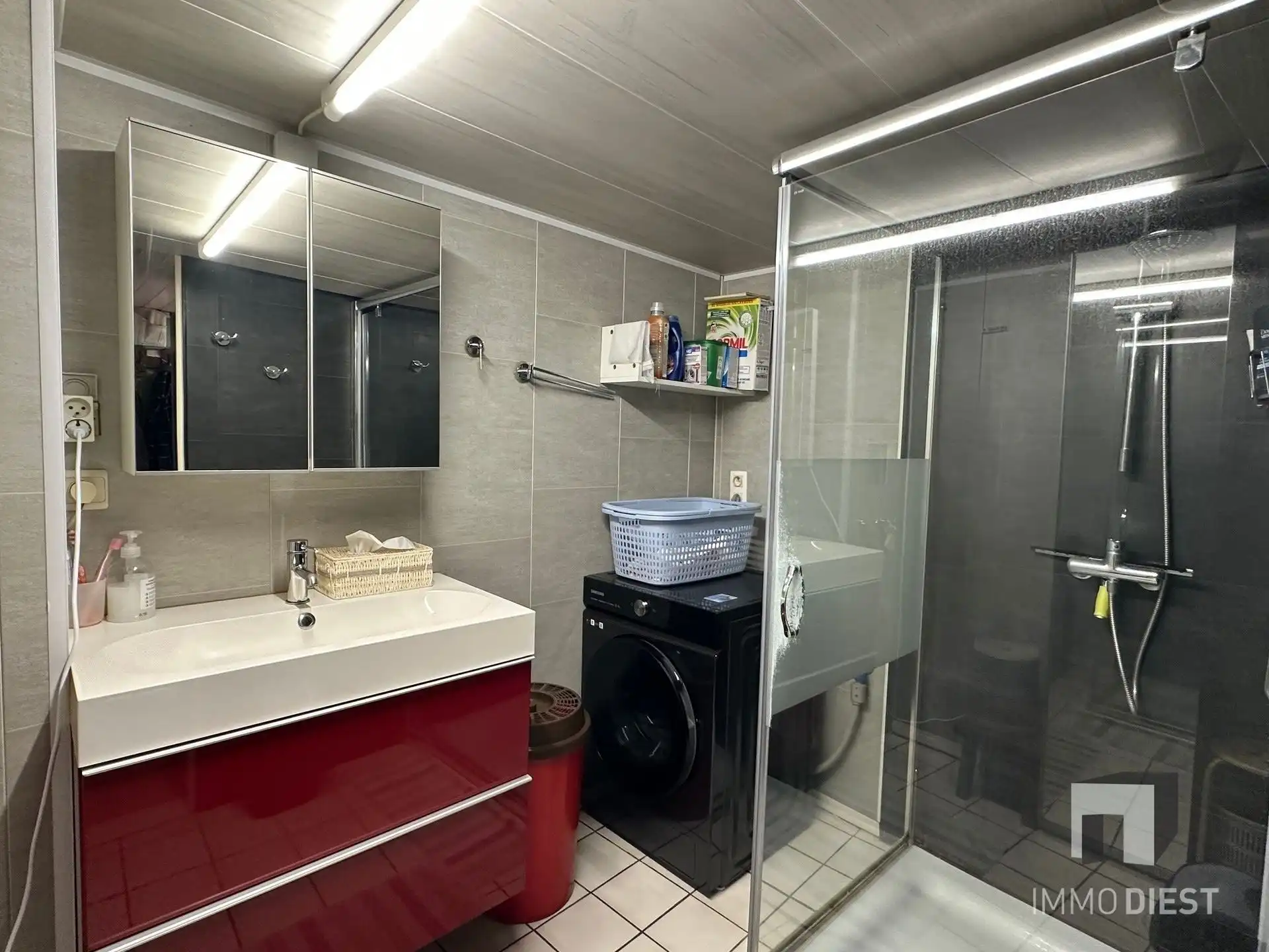 Energiezuinige woning met 3 slaapkamers, extra ingerichte leefruimte, zonnige stadstuin en garage in het centrum van Diest. foto 10