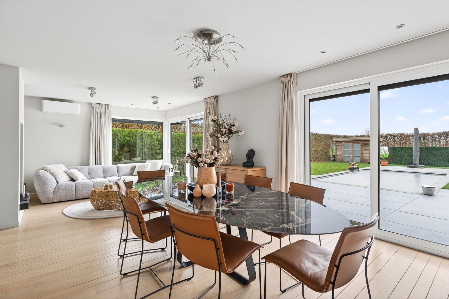 Rustig gelegen exclusieve villa met zwembad in Jabbeke foto 4