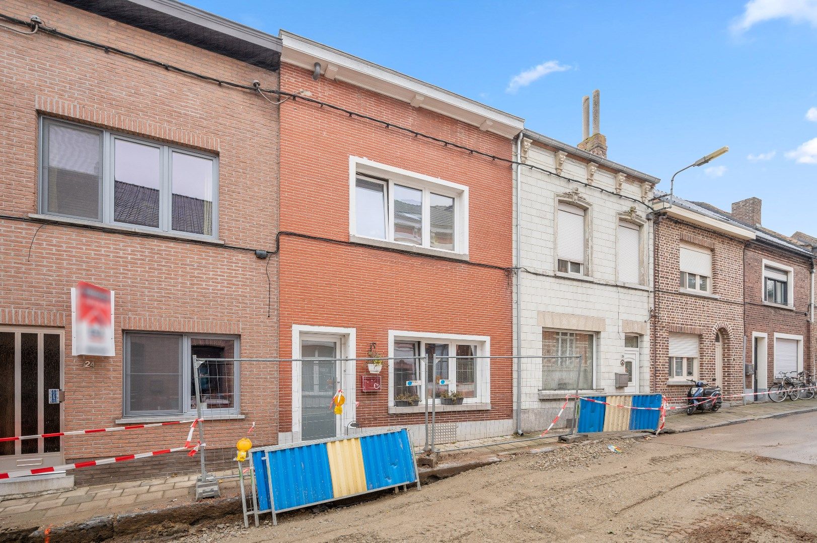 Gezinswoning met 3 slaapkamers en tuin foto 2