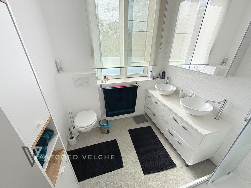 Gerenoveerd appartement met 2 slaapkamers in winterslag Cité foto 13
