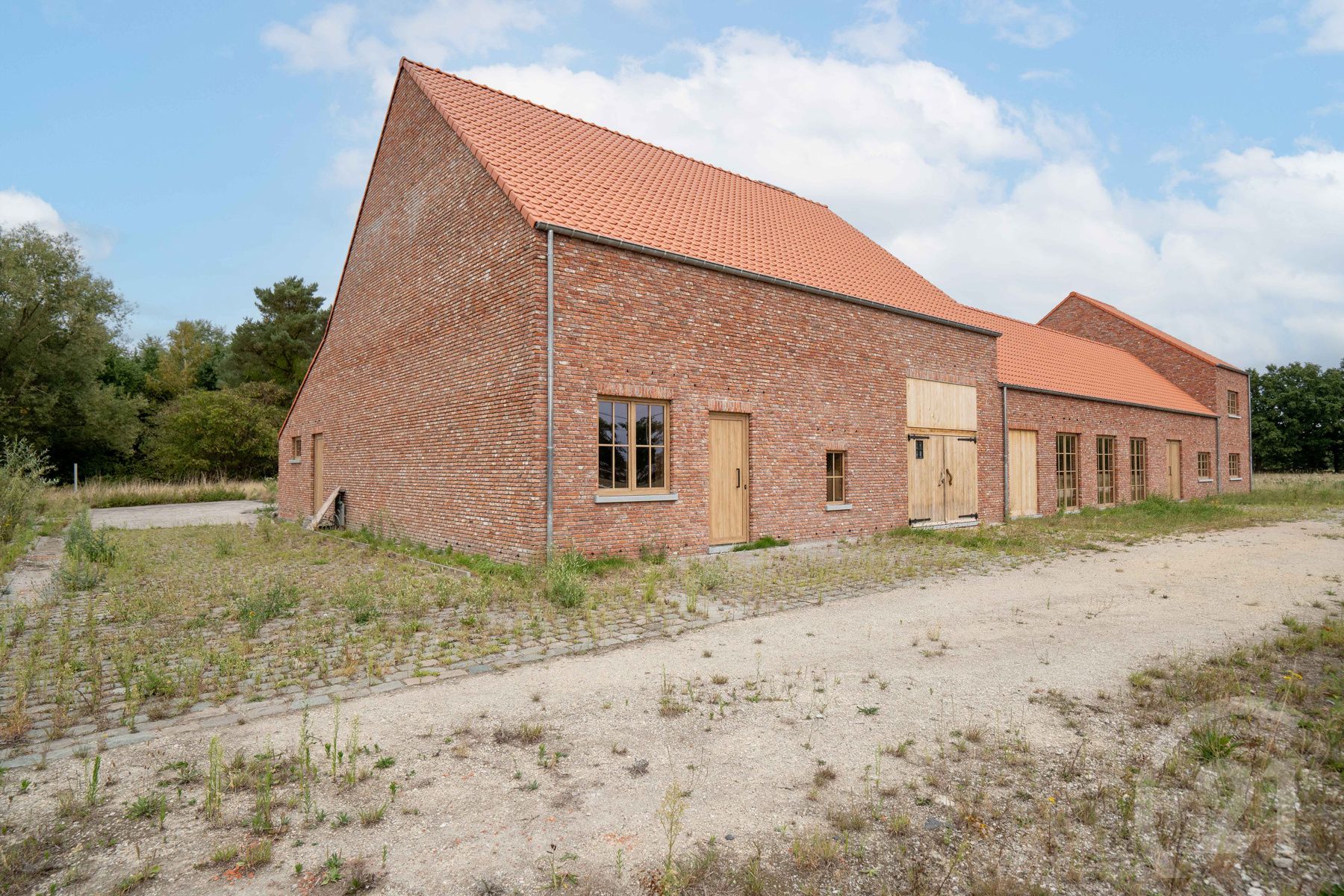 Prachtige en idyllisch gelegen hoeve (casco) op 4 hectare! foto 6