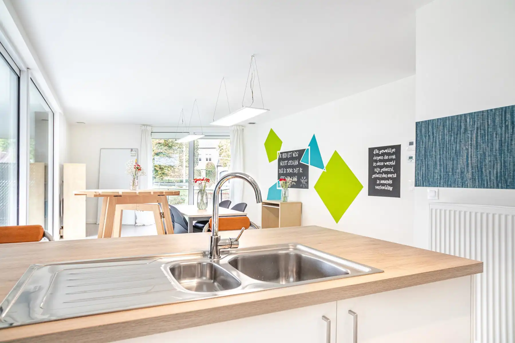 Lichtrijk gelijkvloers appartement met terras en tuinzicht foto 11