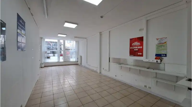 Instapklare Winkelruimte op commerciële ligging te huur in centrrum Brugge foto 2