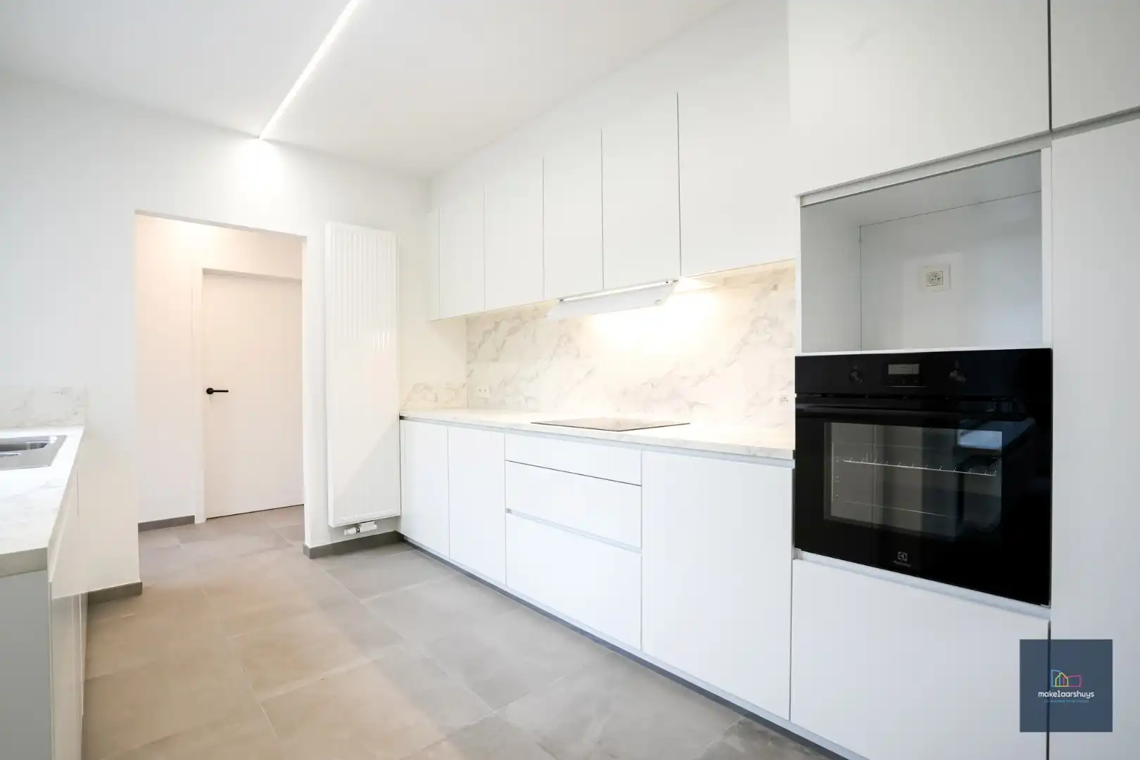 Instapklare eigendom met 3-slp.kamers garage en tuin  foto 5