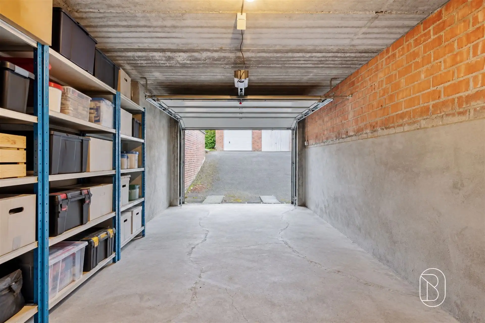 Ruim en instapklaar appartement met 2 slaapkamers en garage foto 12