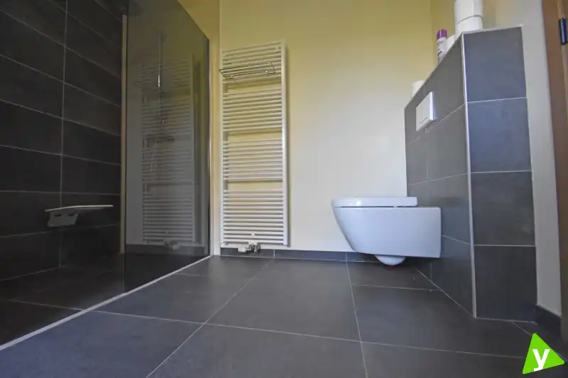 Idyllische woning met prachtige tuin foto 11