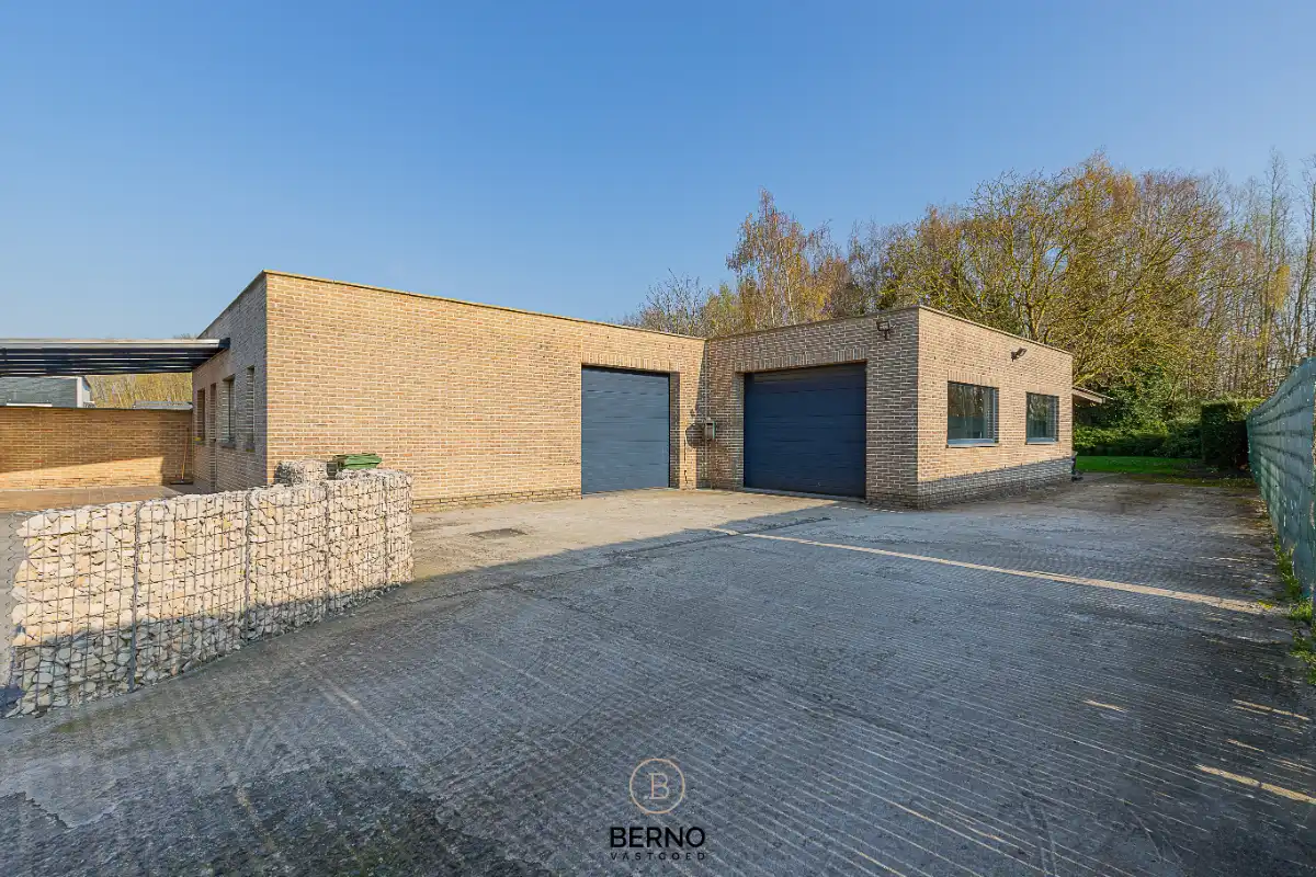 Ruime halfopen bebouwing met bijgebouw foto 20