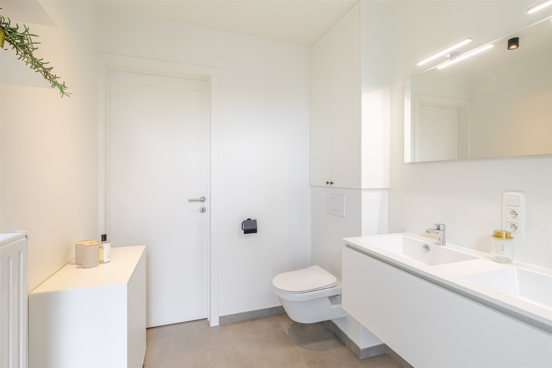 Subliem afgewerkte woning met tuin op topligging foto 24