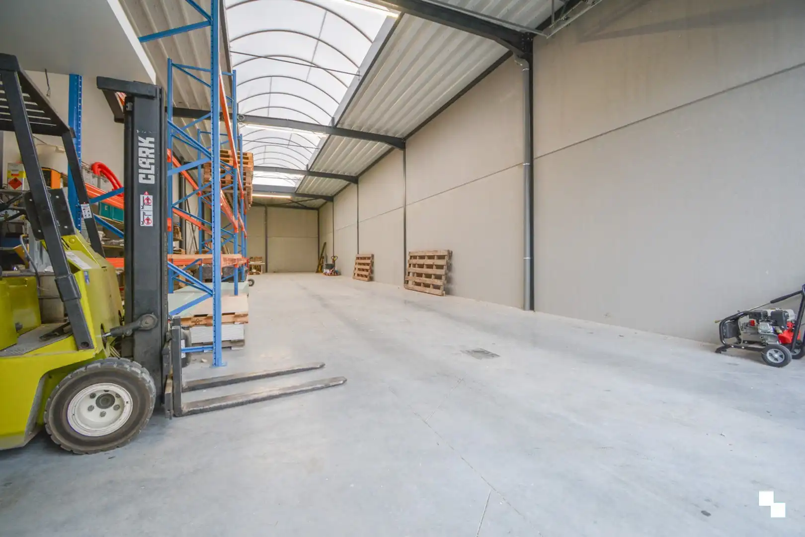 Nieuwbouw KMO-unit van ca. 225 m² te Izegem foto 3