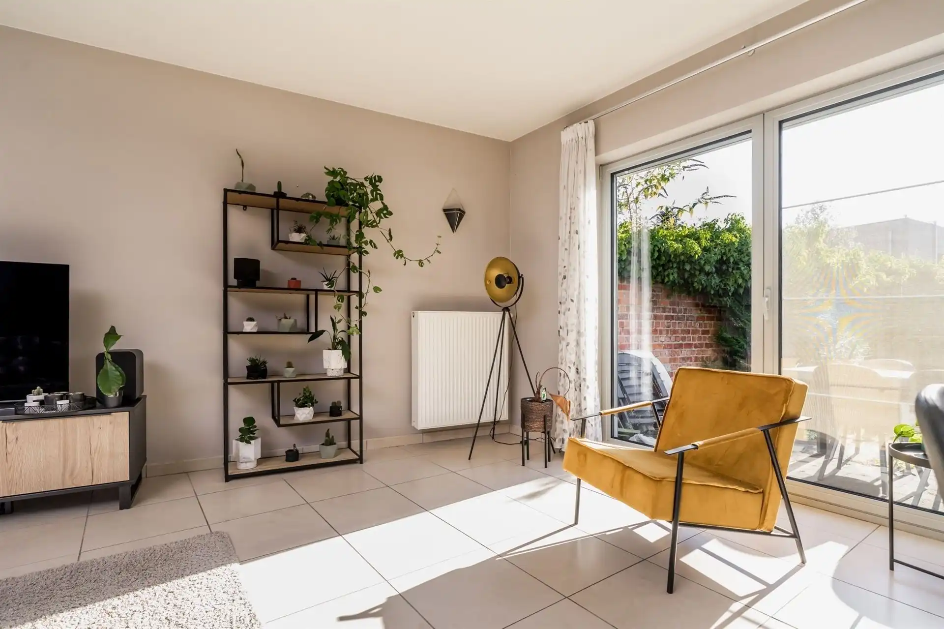 Lichtrijk glv appartement met tuin & 2 slaapkamers foto 8