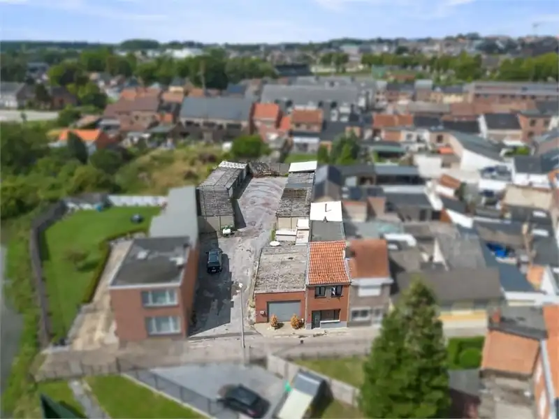 2 TE RENOVEREN WONINGEN+ 16 GARAGES OP EEN PERCEEL VAN 9A87 foto 3