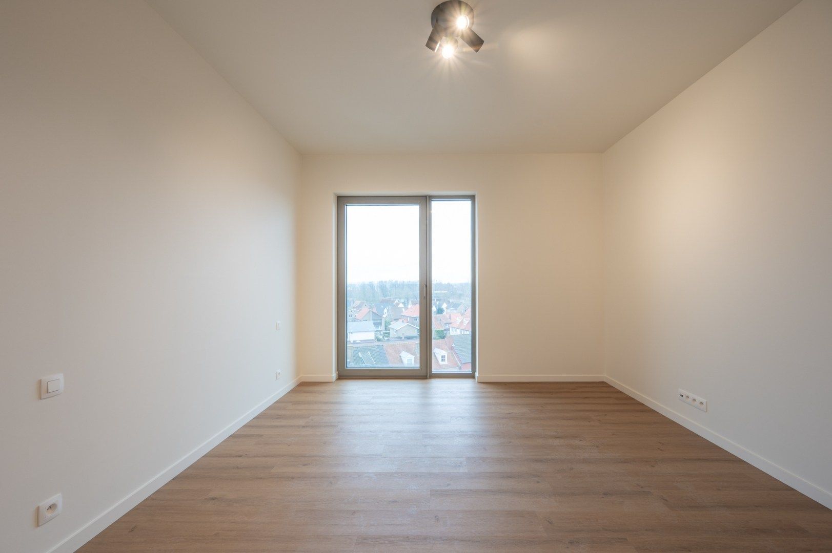 Ruim en lichtrijk appartement met open zicht en zonnig terras, in het centrum van Heist en op enkele passen van de zee foto 9