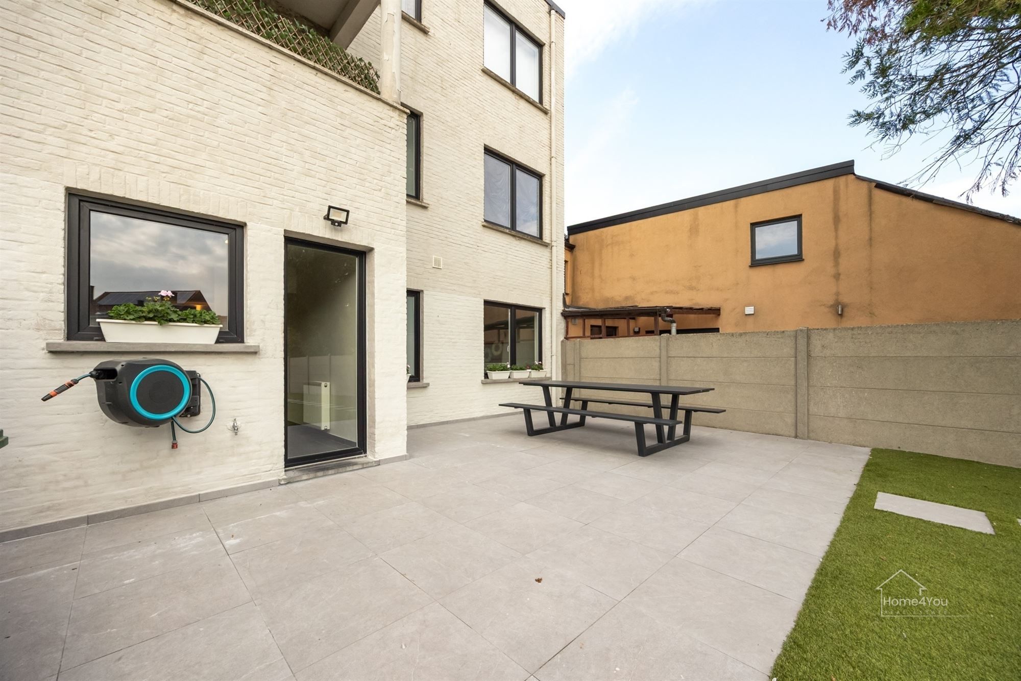 Gelijkvloers appartement met zeer grote tuin foto 14
