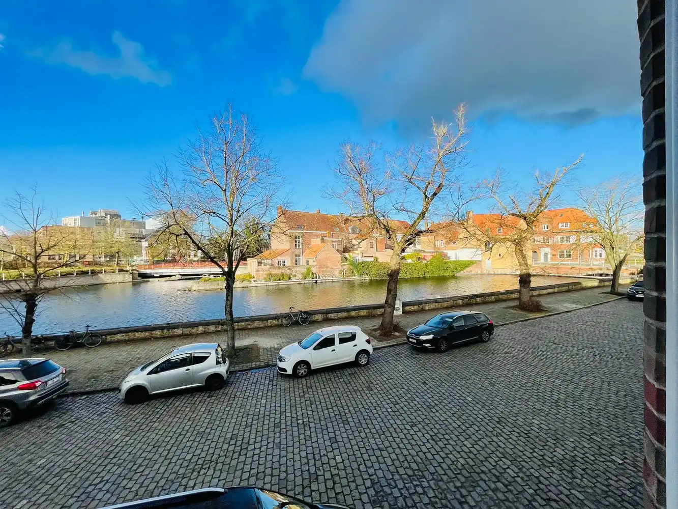 Brugge centrum, met zicht op Potterierei, Tot in de puntjes verzorgd energiezuinig woonhuis , 1 slaapkamer. foto 2
