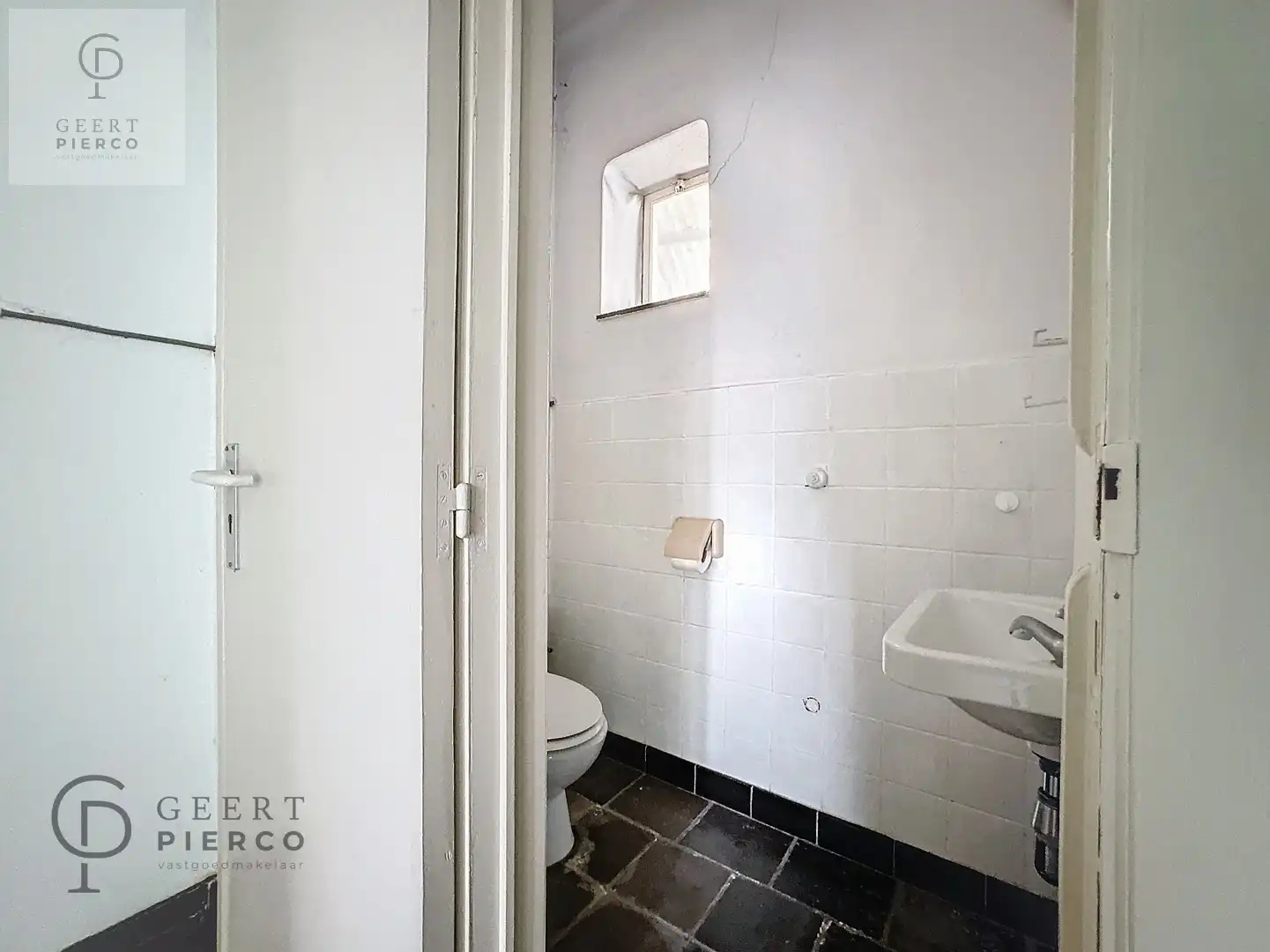 Ruim handelspand met ruim appartement foto 14