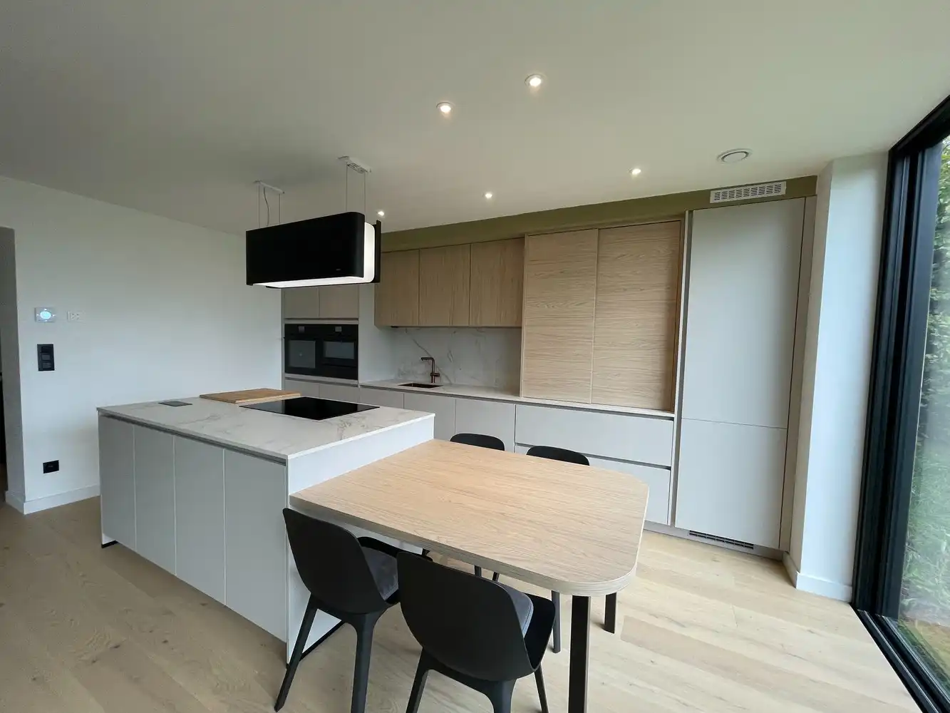 Modern ingerichte villa met prachtig uitzicht! foto {{pictureIndex}}