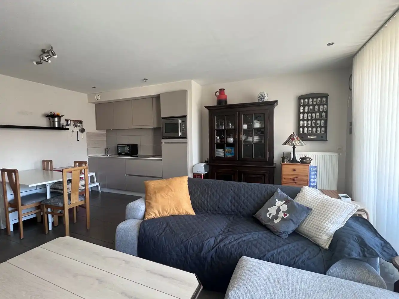Instapklaar appartement met 2 slaapkamers en terras. foto 2