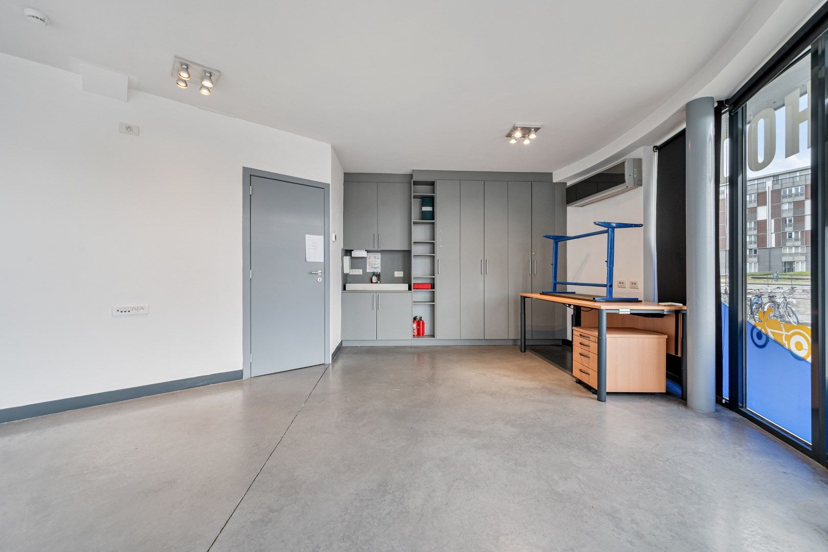 Moderne commerciële ruimte met topzichtbaarheid aan de Coupure foto 5