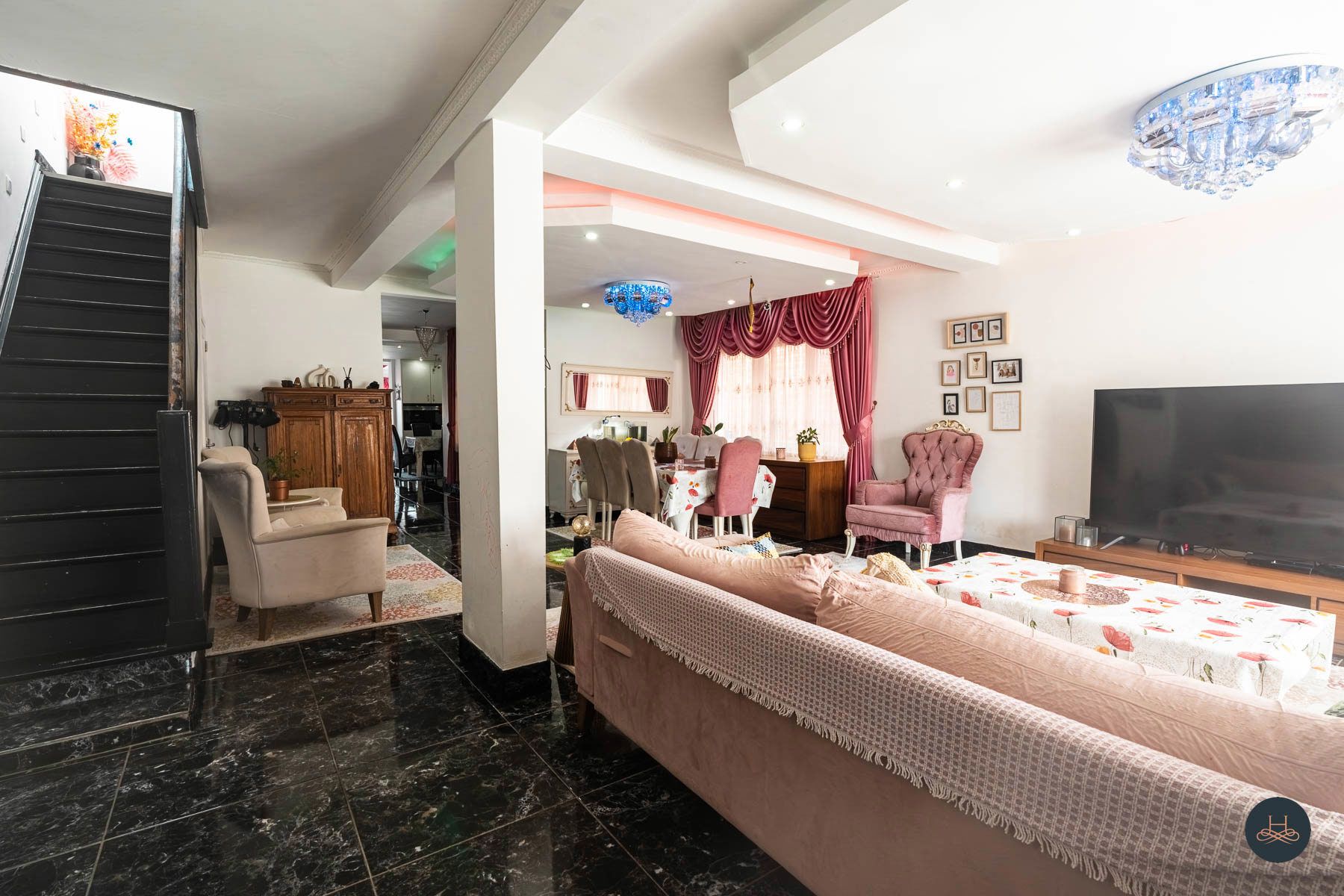 Comfortabele ruime gezinswoning met strategische ligging foto 2