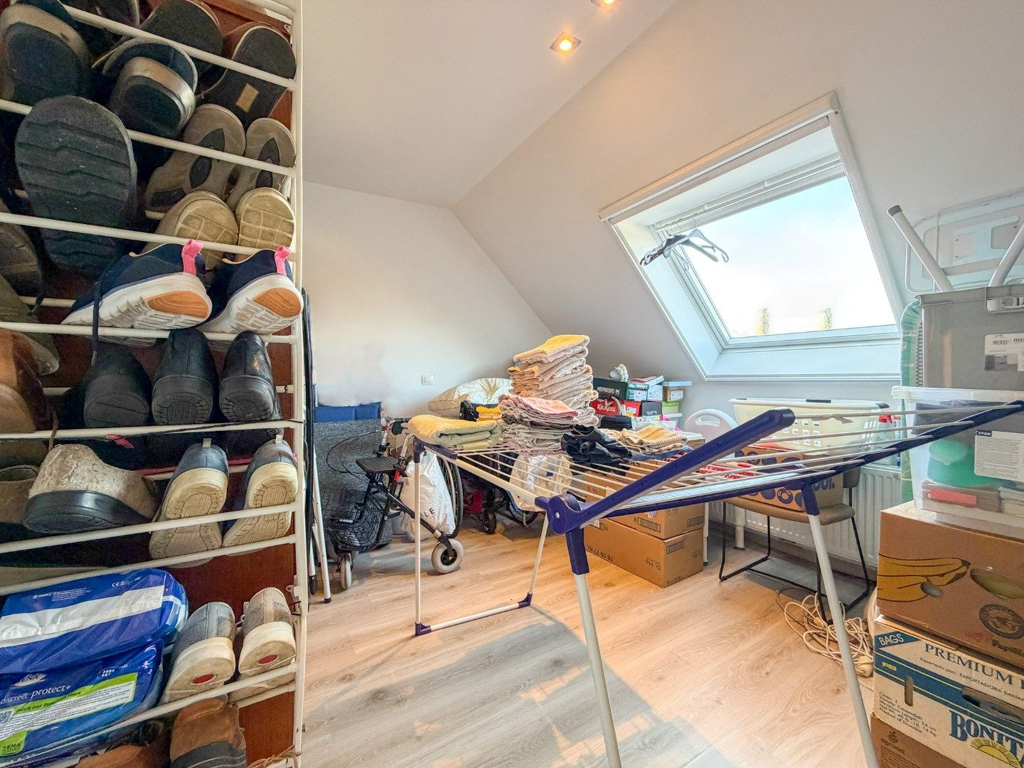 Lichtrijk recent appartement met 2 slp, groot terras en garage, Torhout. foto 13