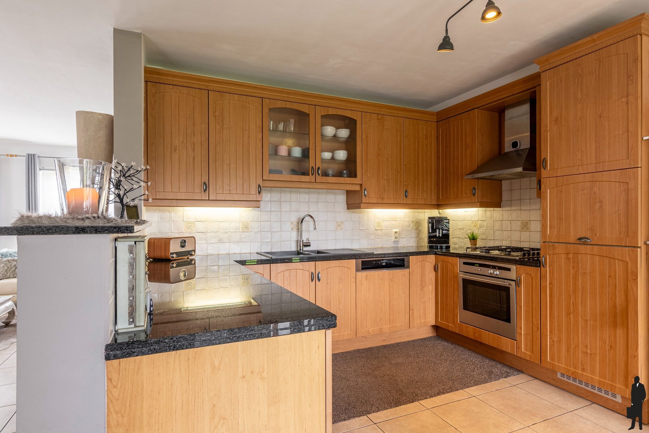 Gezinswoning met 3-4 slpks, 2 bdks op perceel van ca. 721m² foto 9