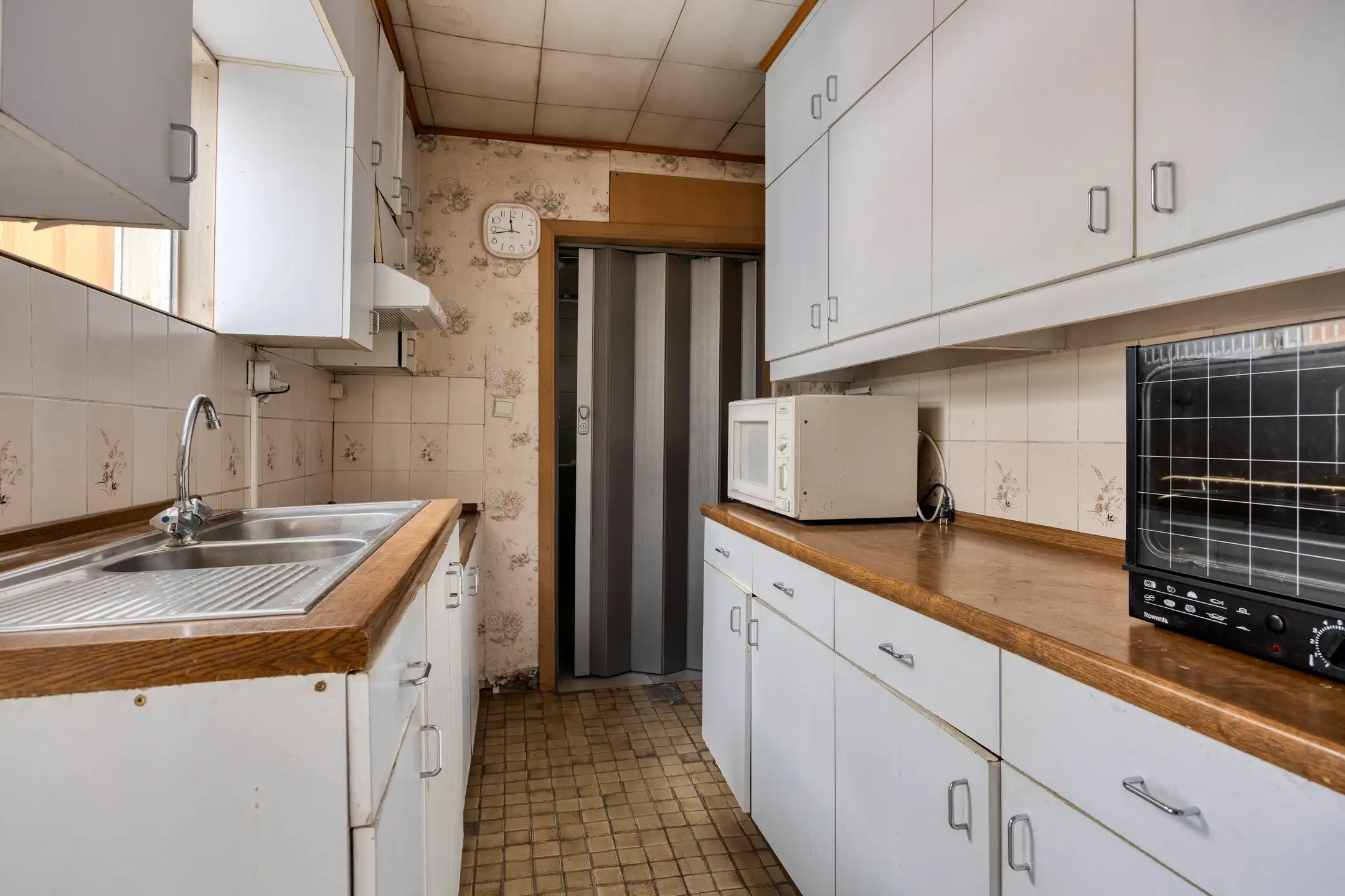 Te renoveren woning met garage en tuin foto 7