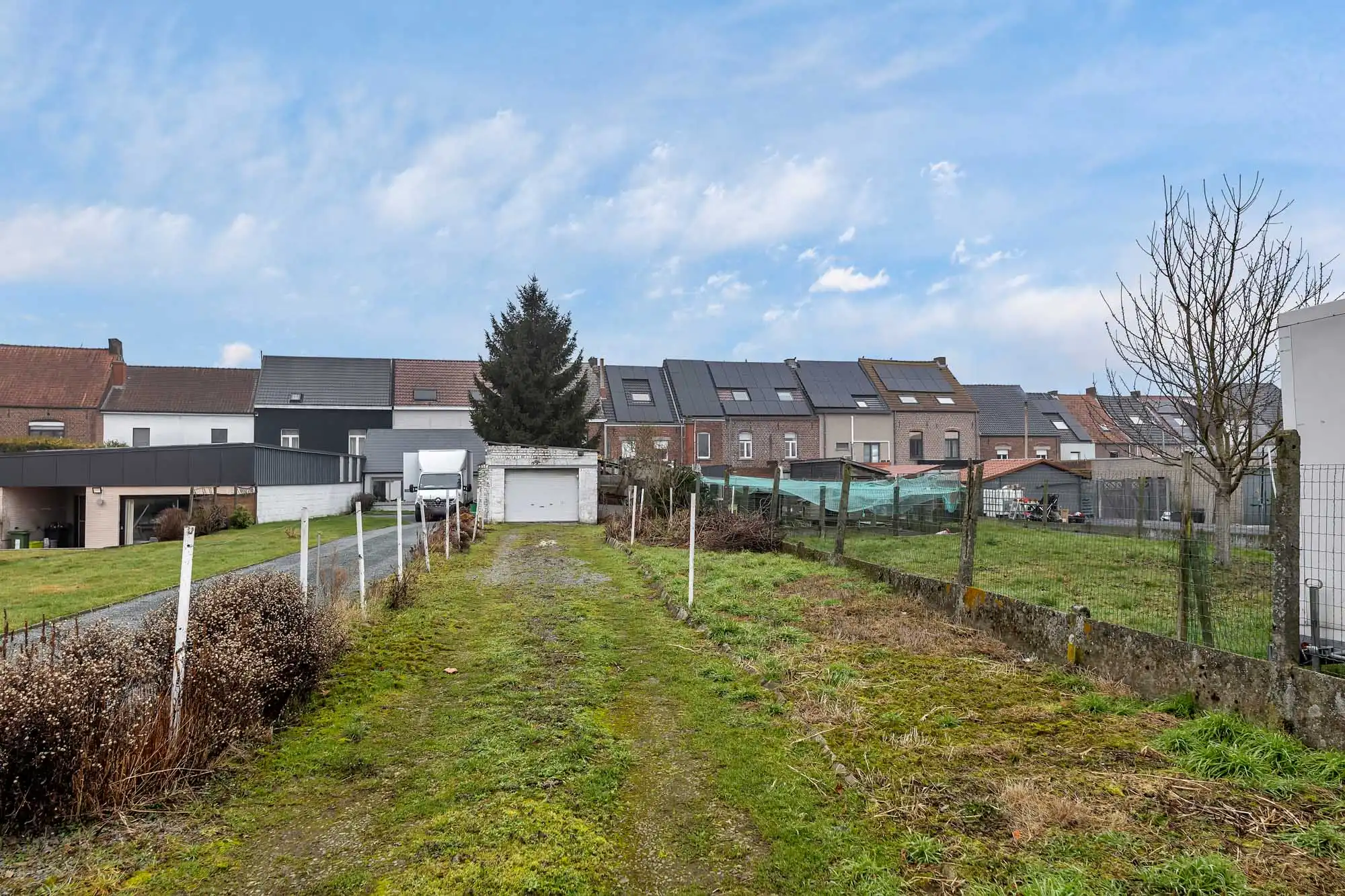 Charmante rijwoning met tuin, garage en parkeerplaats foto 19