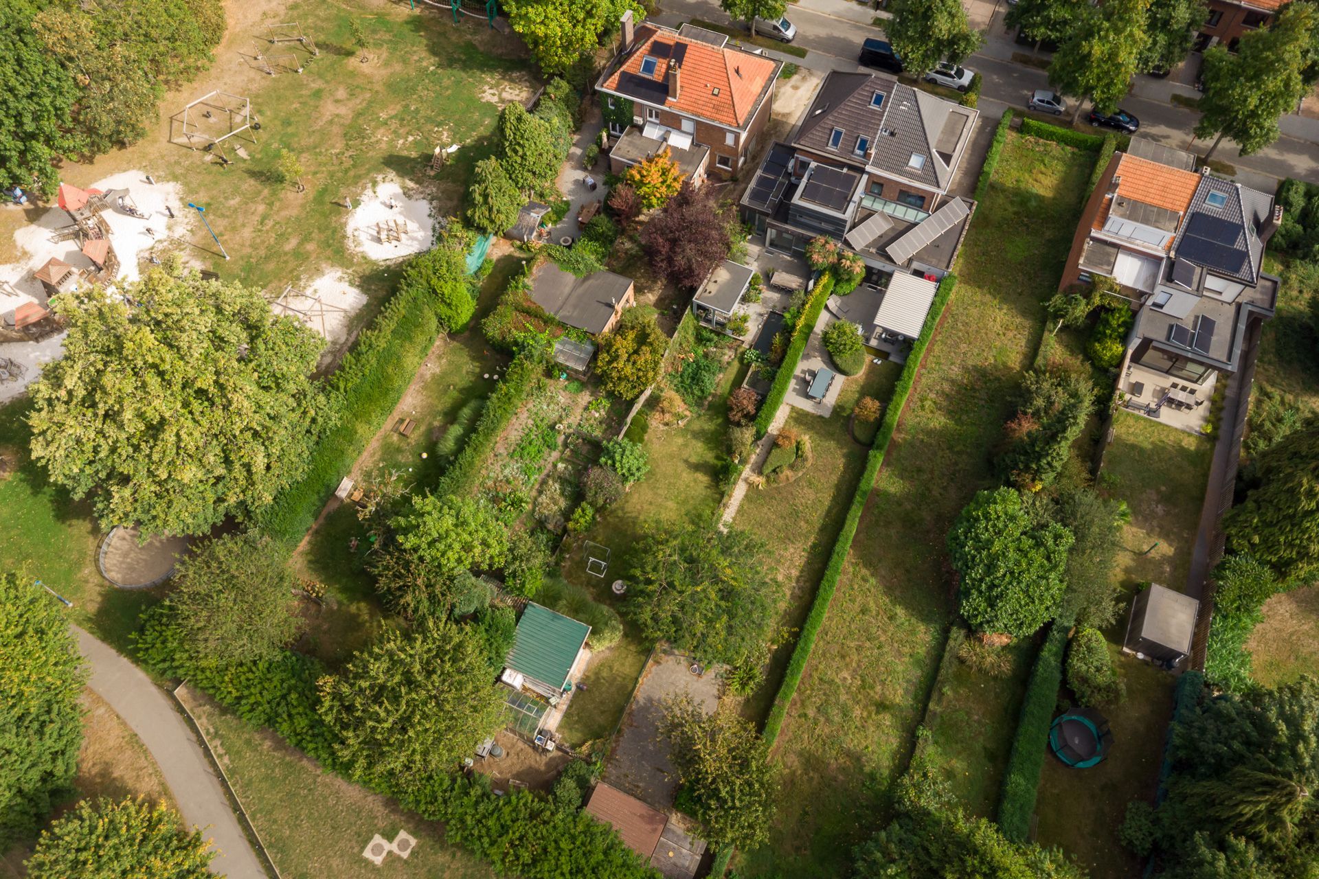 Volledig gerenoveerde gezinswoning met 5 slpks te Kontich foto 3