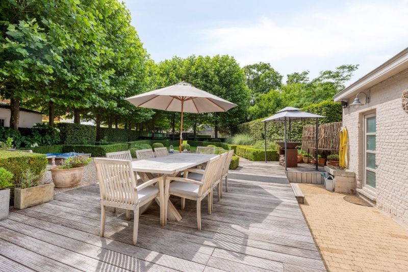 Karaktervolle woning met grote tuin en achteruitweg foto 3