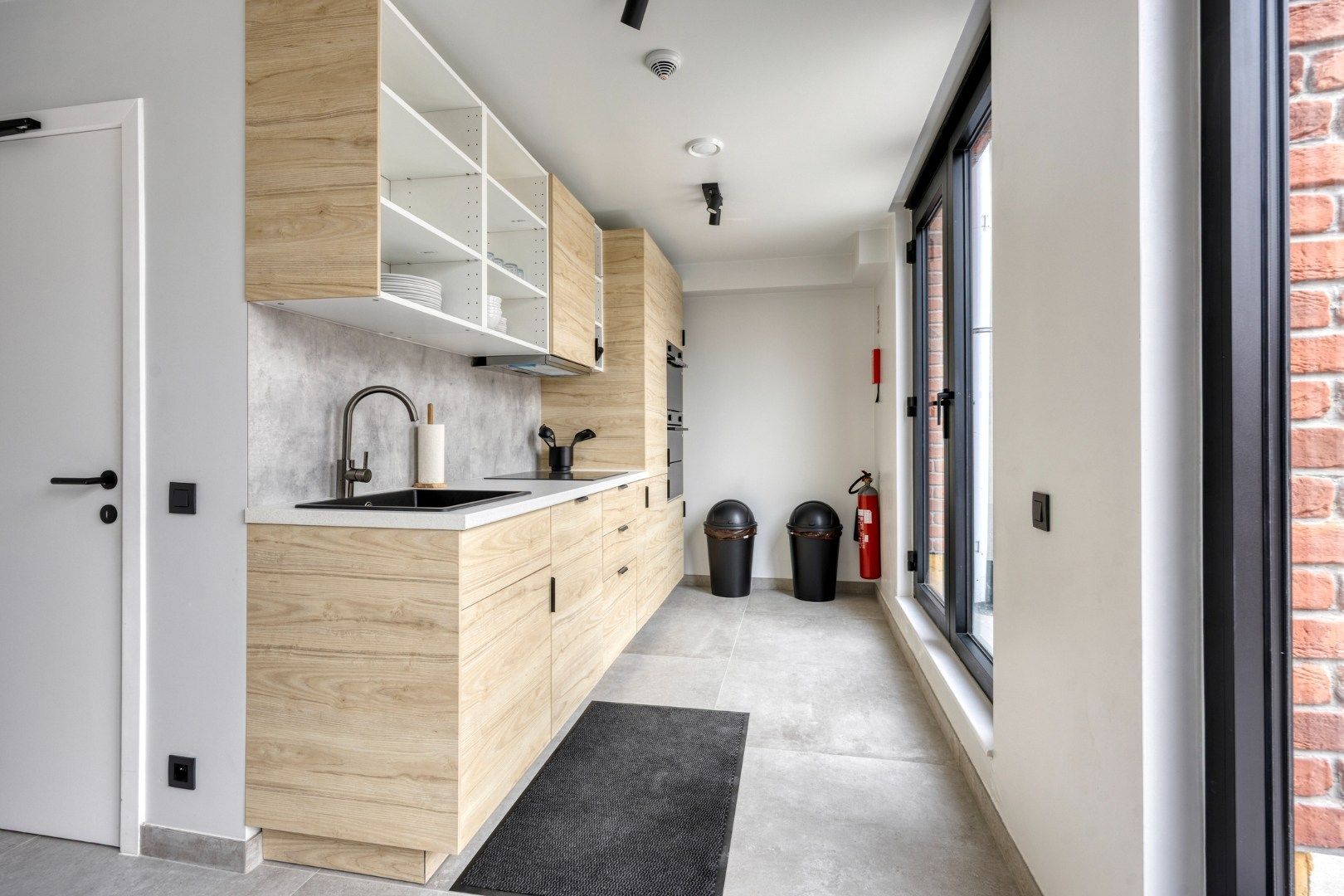 Volledig gerenoveerde en gemeubelde studentenkamers met privé-sanitair.  foto 8