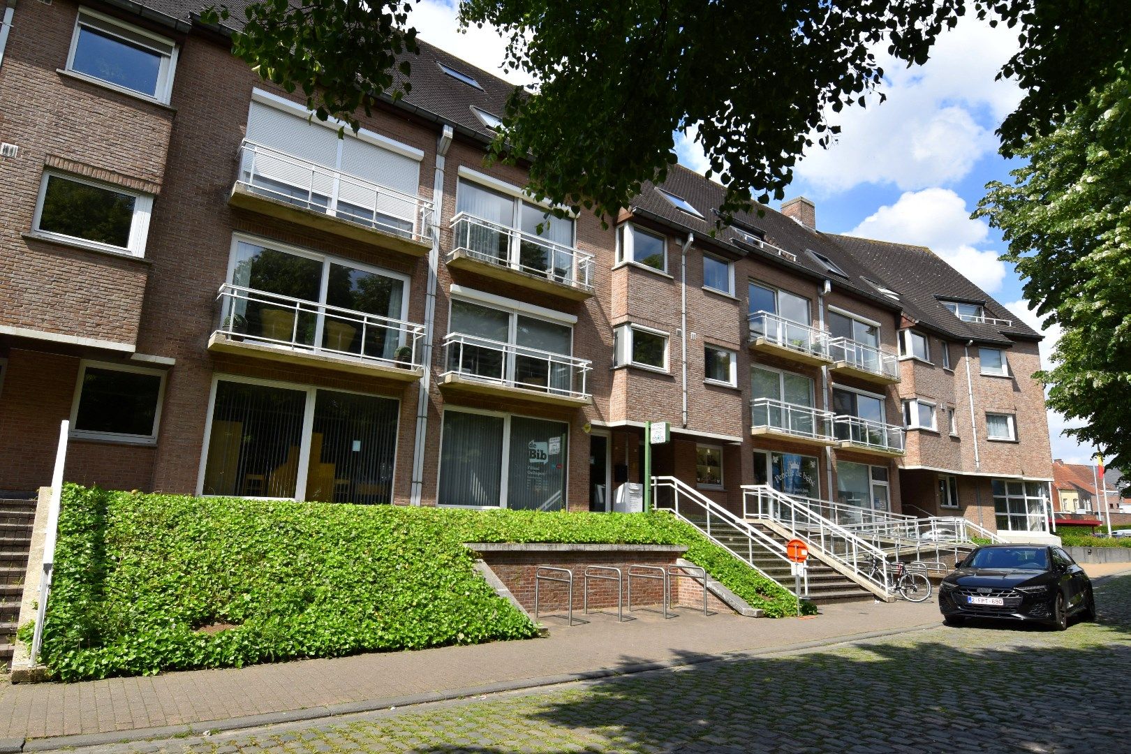 Lichtrijk 2-slaapkamerappartement met kelderberging te koop in het hart van Gullegem foto {{pictureIndex}}