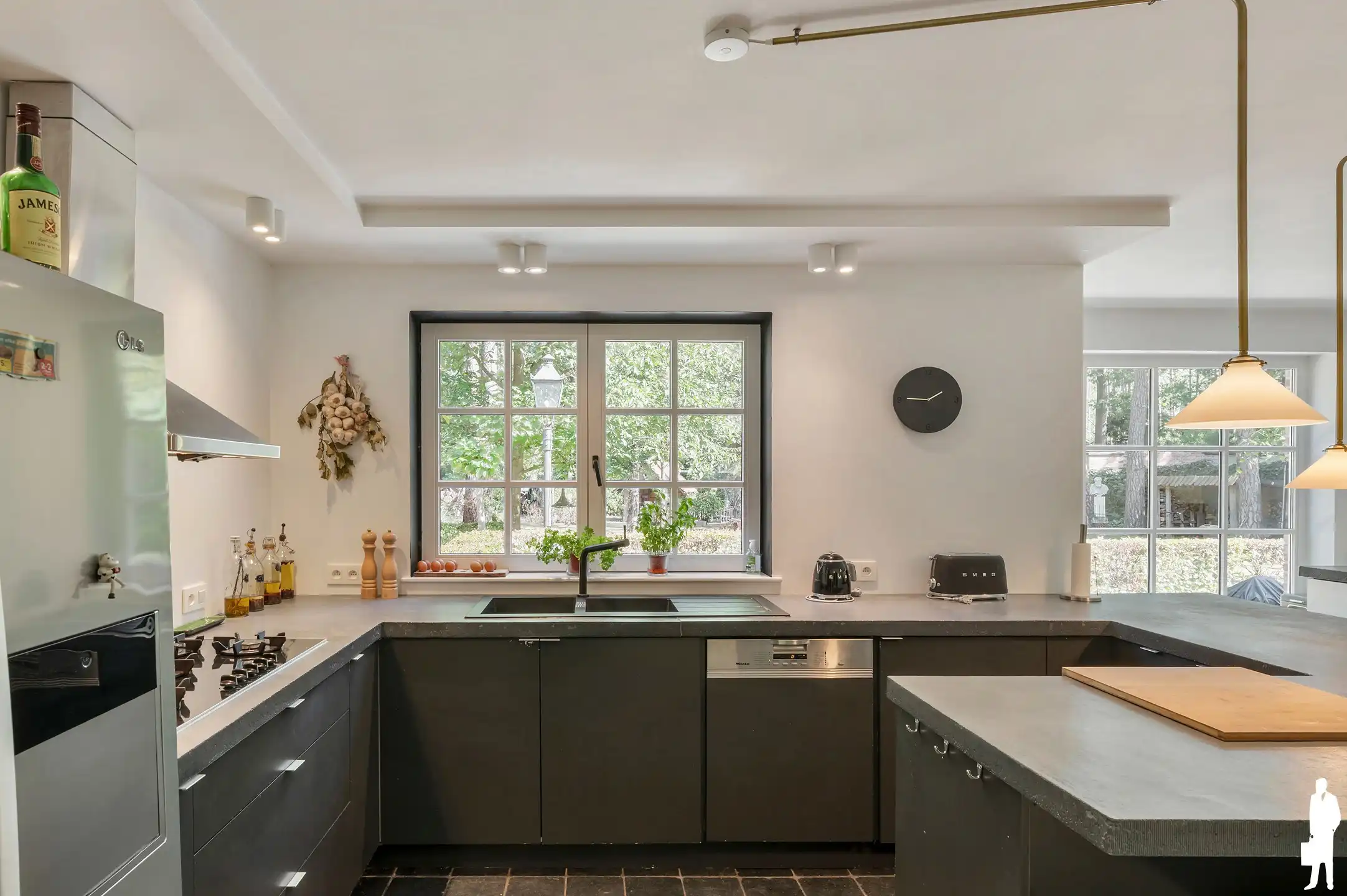Tijdloze villa op mooi perceel van ca. 1.841m² in een uiterst rustige omgeving in Brasschaat! foto 8