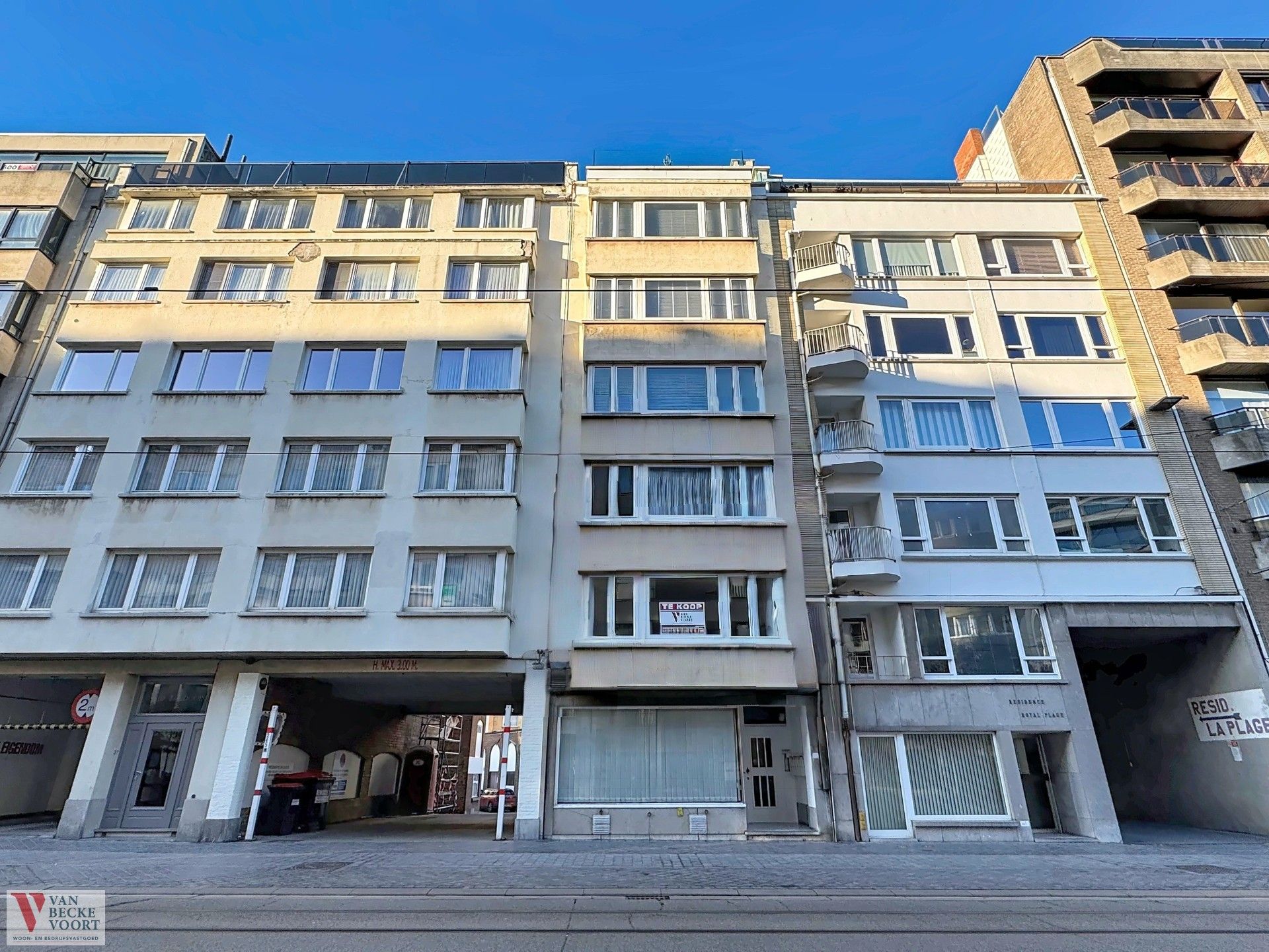 Stijlvol gerenoveerd appartement met 2 slaapkamers en terras foto 2