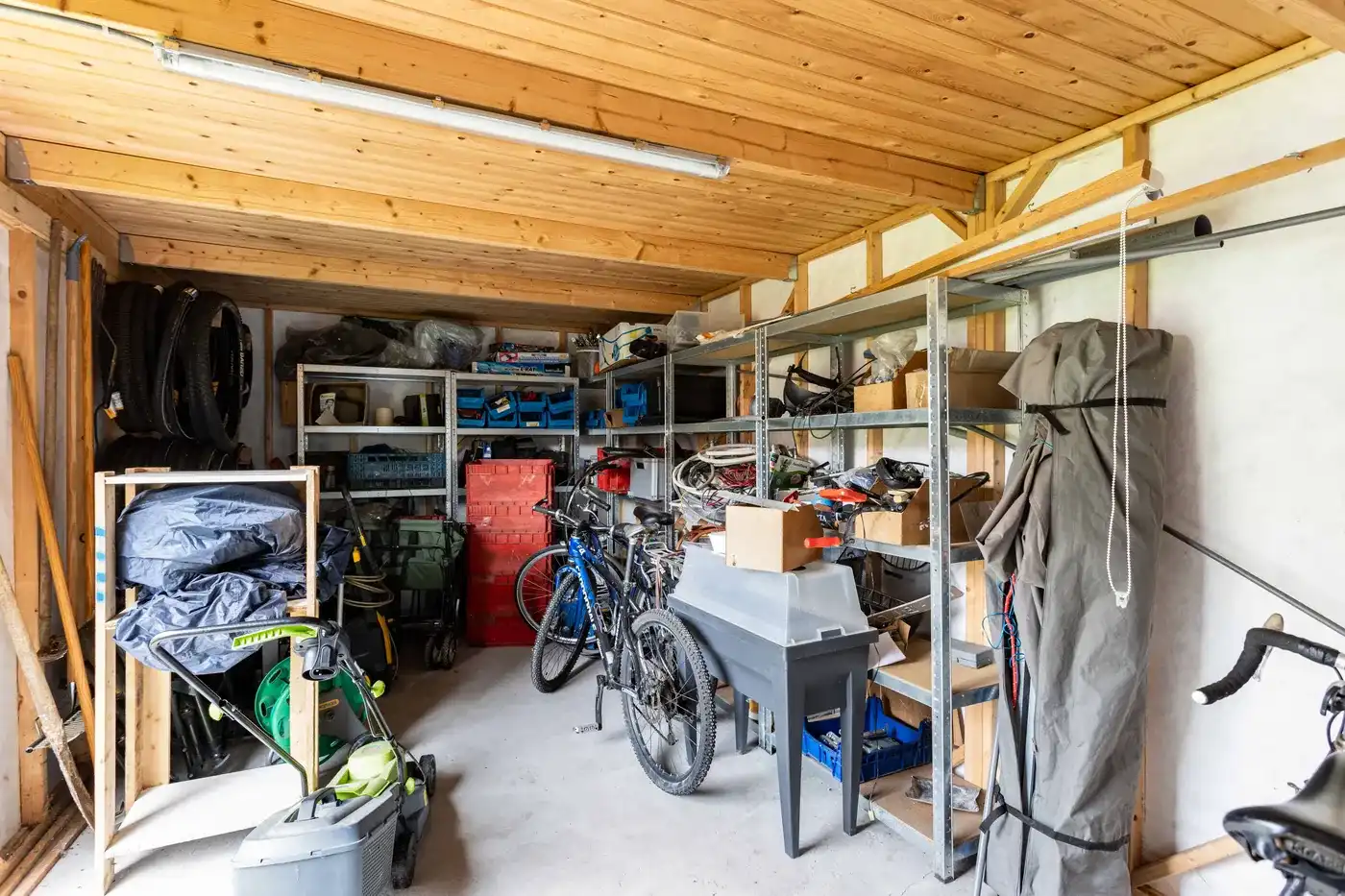 Welkom in deze toffe ruime gezinswoning op een toplocatie in Zwevegem!  foto 22