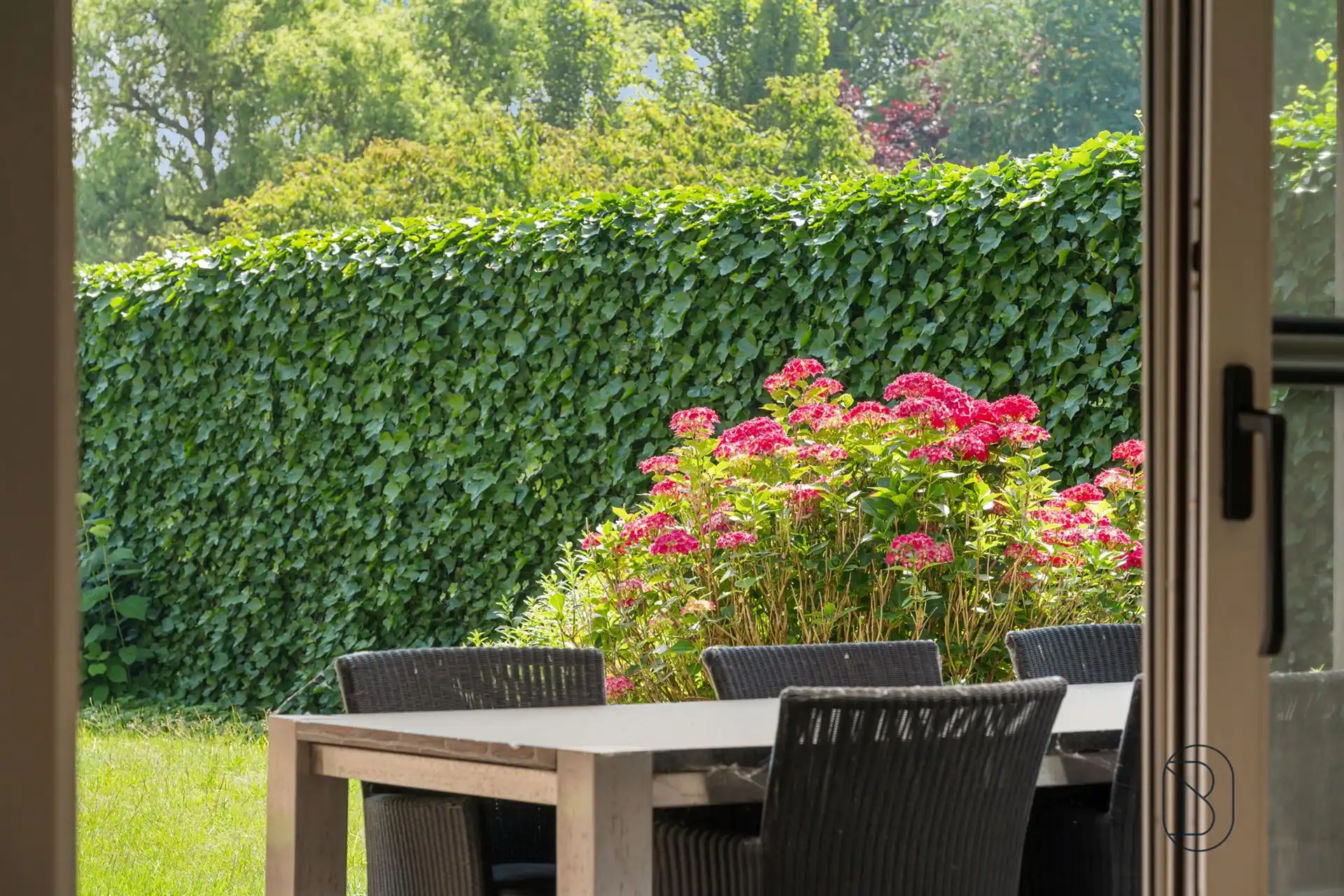 Charmante woning met prachtige tuin in Wielsbeke foto 10